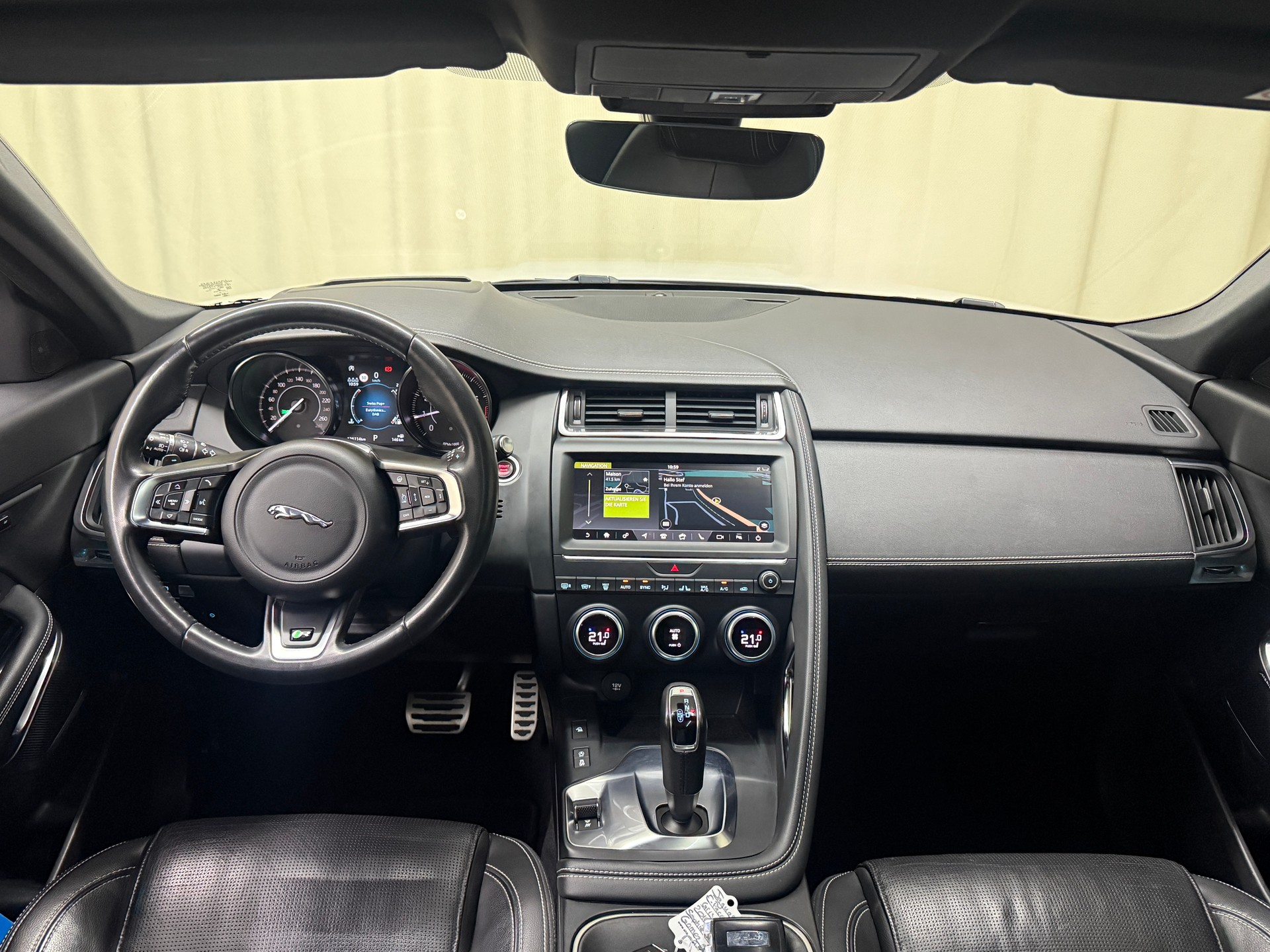 JAGUAR E-Pace P200 R-Dynamic S AWD Automatik-image-8
