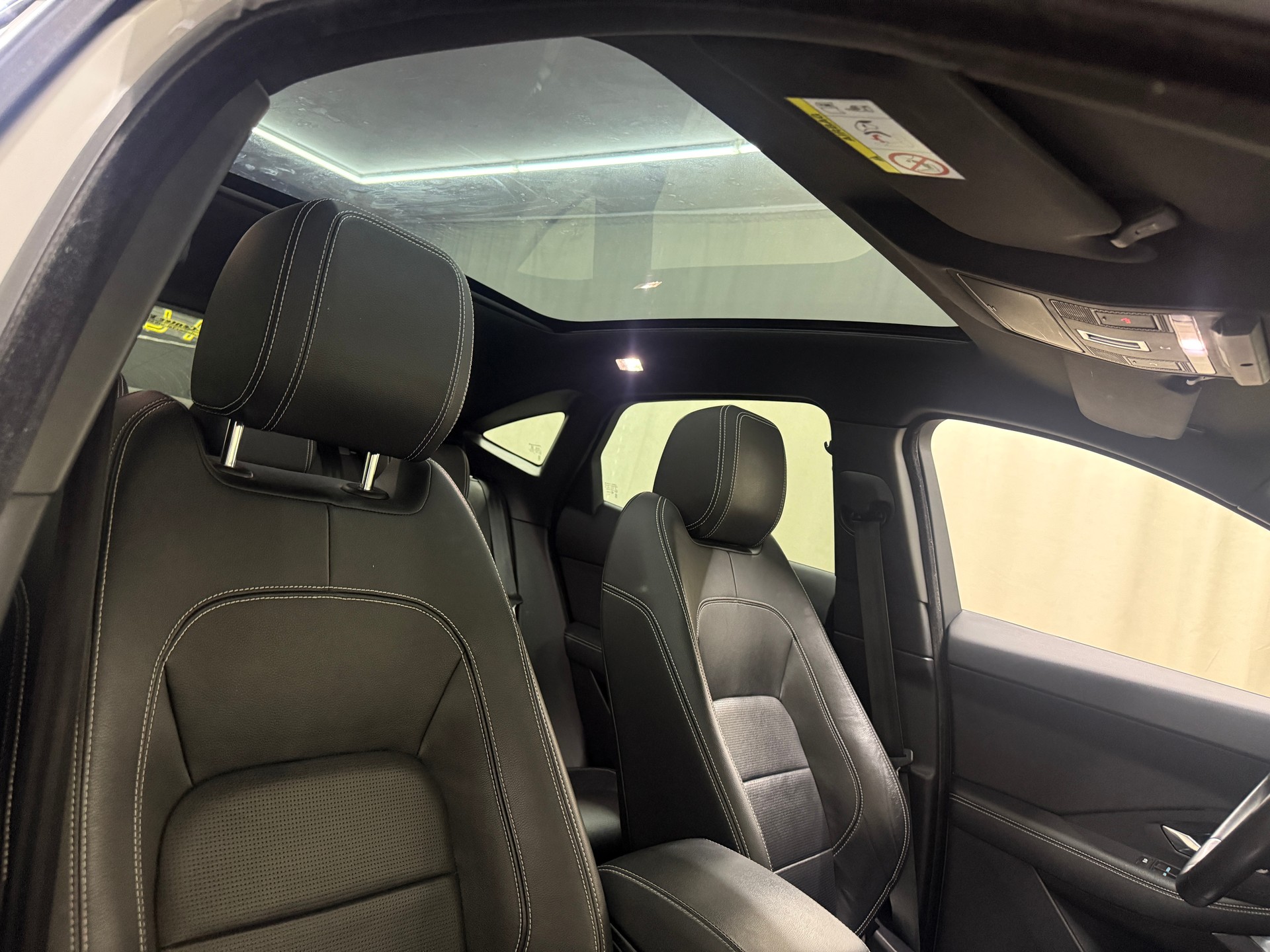 JAGUAR E-Pace P200 R-Dynamic S AWD Automatik-image-11
