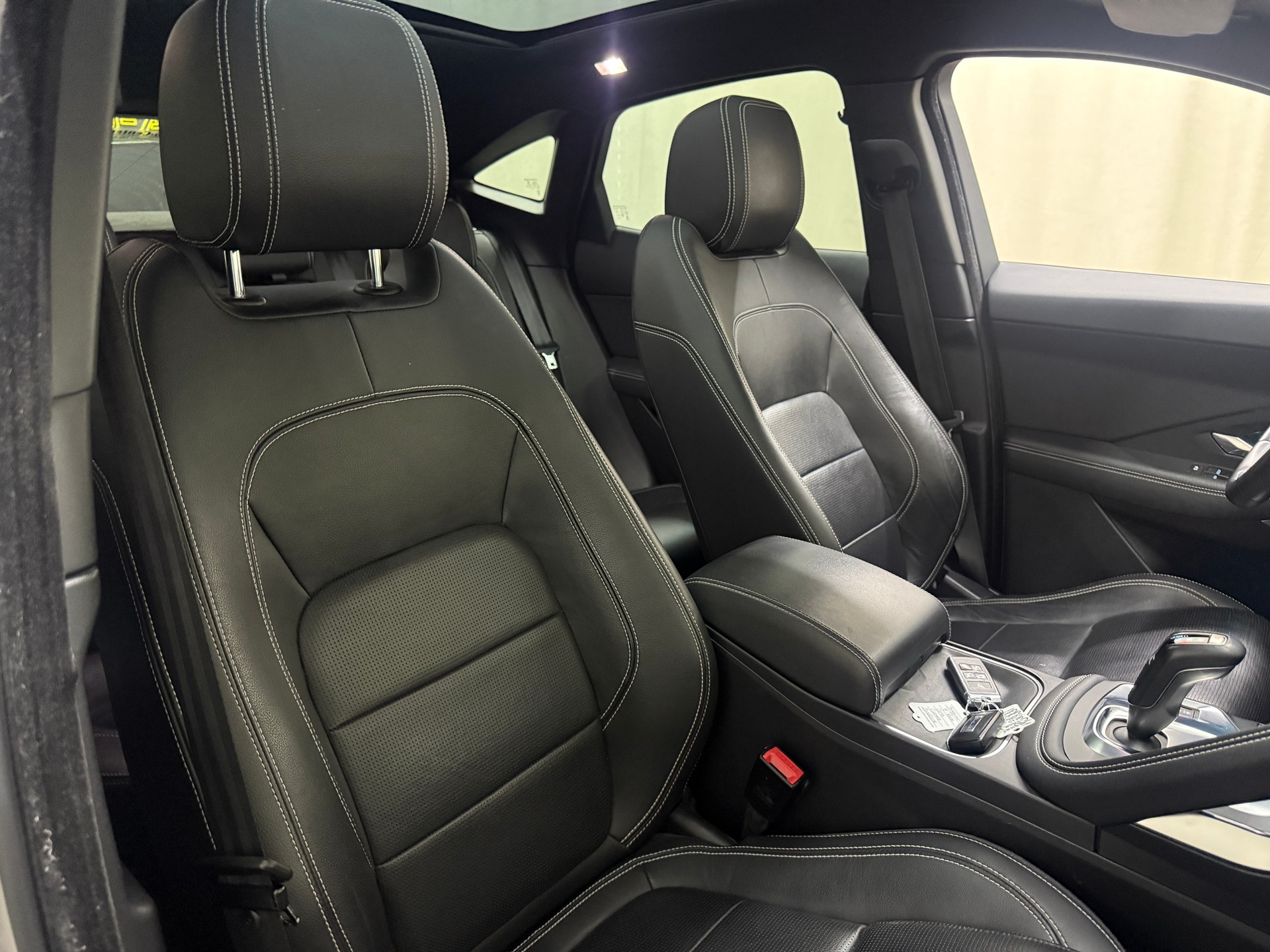 JAGUAR E-Pace P200 R-Dynamic S AWD Automatik-image-12