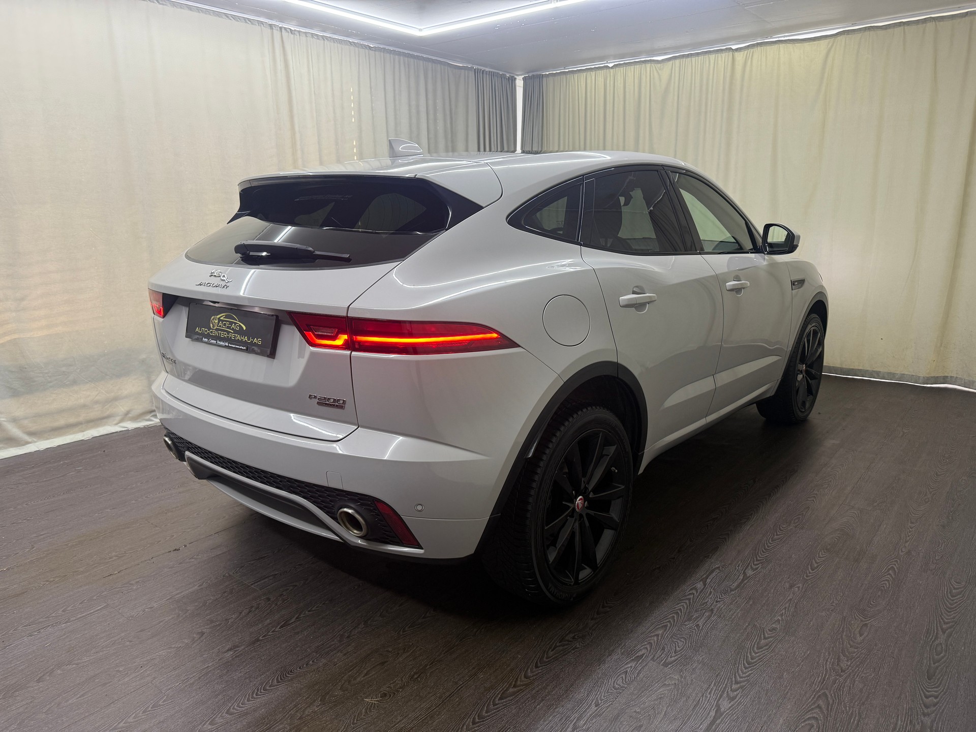 JAGUAR E-Pace P200 R-Dynamic S AWD Automatik-image-3