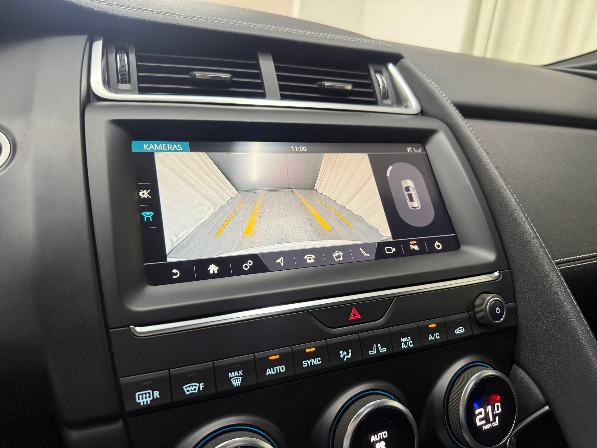 JAGUAR E-Pace P200 R-Dynamic S AWD Automatik-image-16