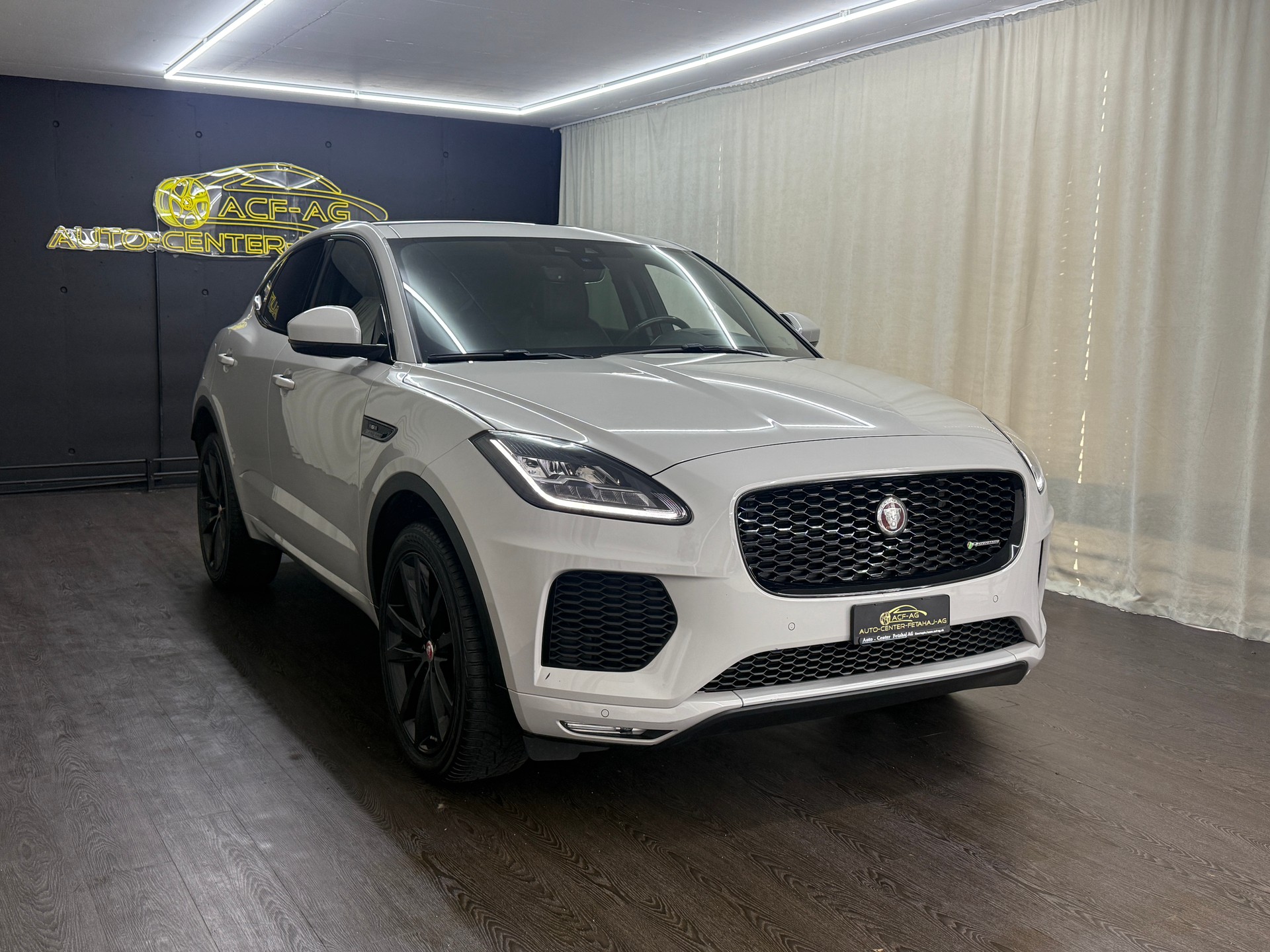 JAGUAR E-Pace P200 R-Dynamic S AWD Automatik-image-2
