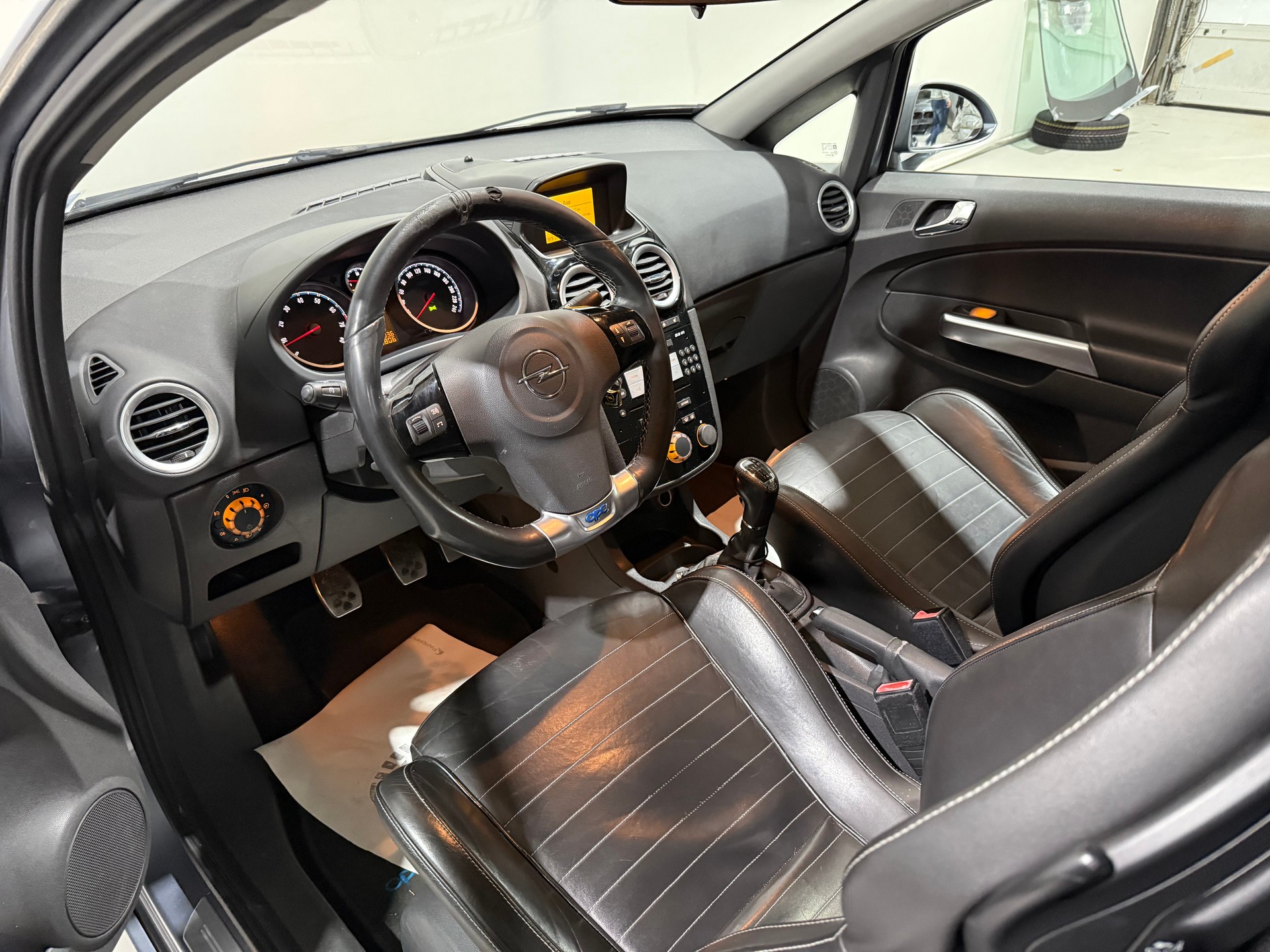 OPEL Corsa 1.6 Turbo OPC-image-11