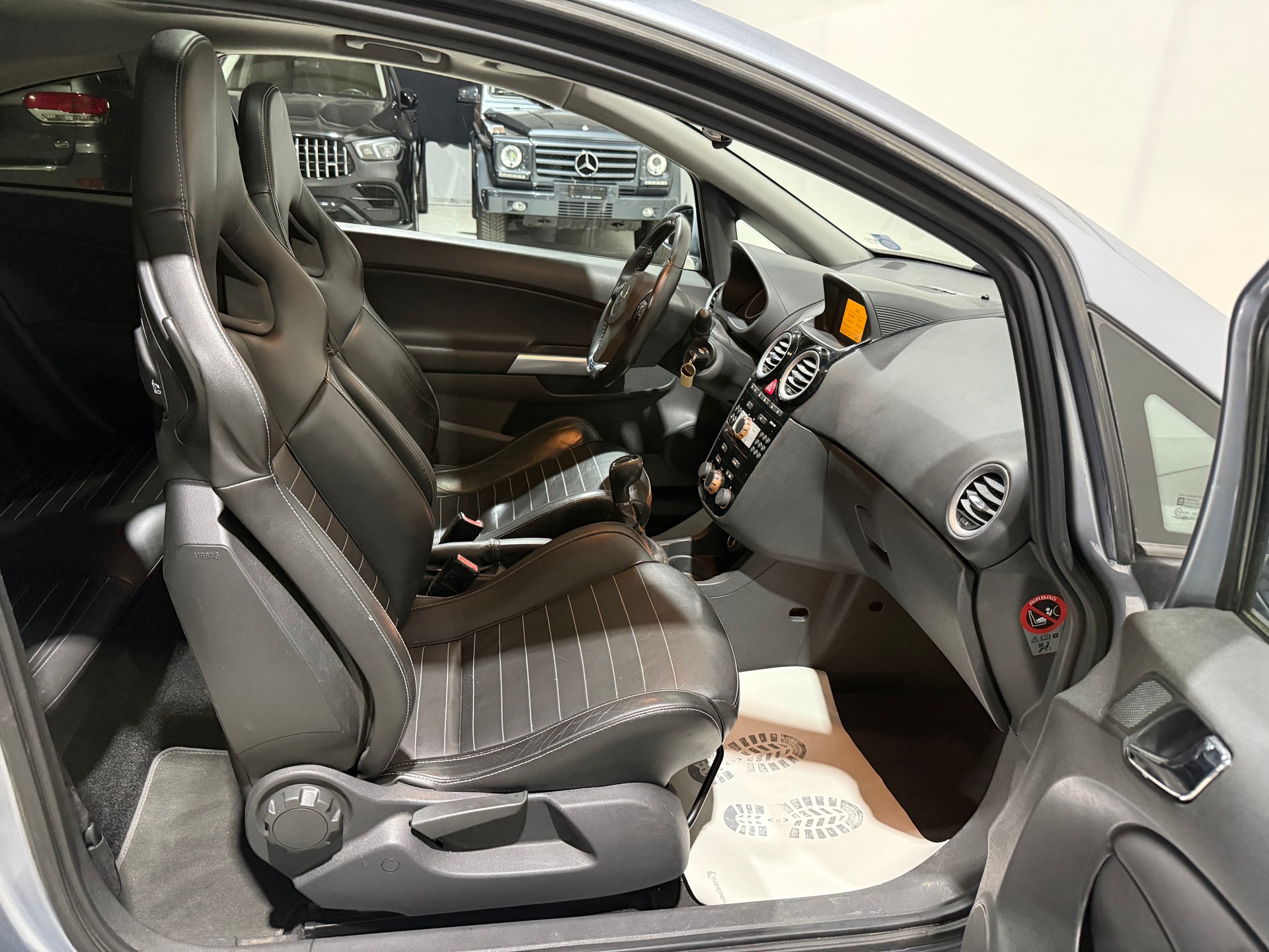 OPEL Corsa 1.6 Turbo OPC-image-13
