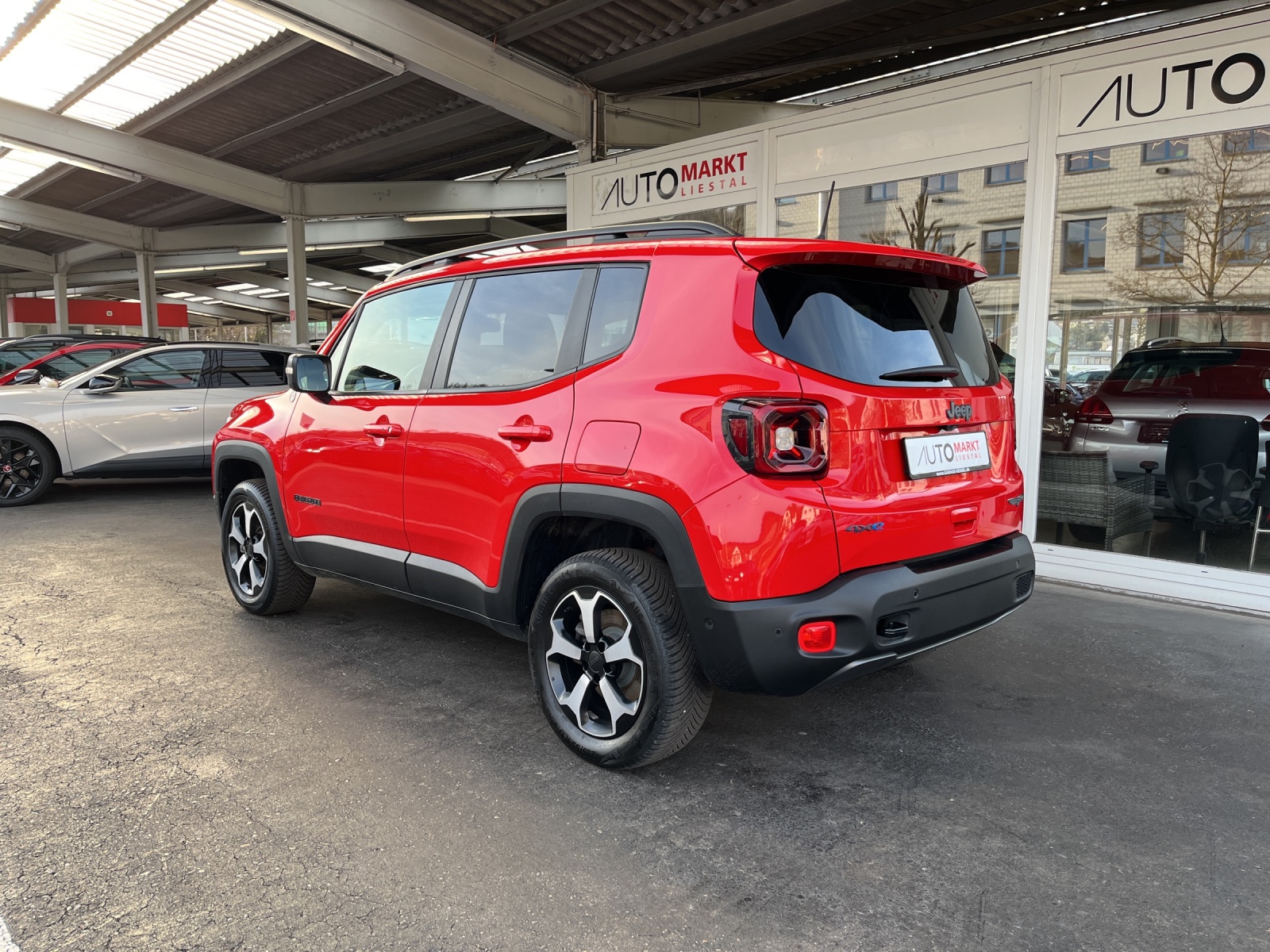 JEEP Renegade 1.3 T PHEV Trailhawk Plus AWD-image-2