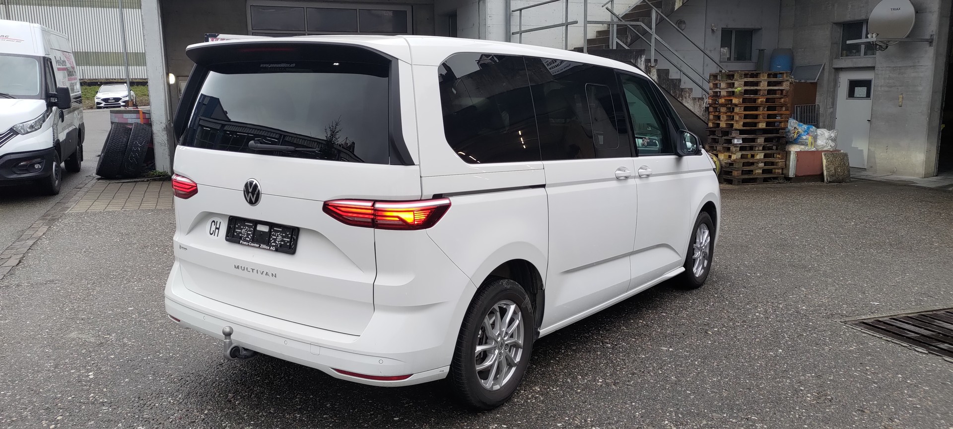 VW Multivan 2.0 TDI DSG-image-1
