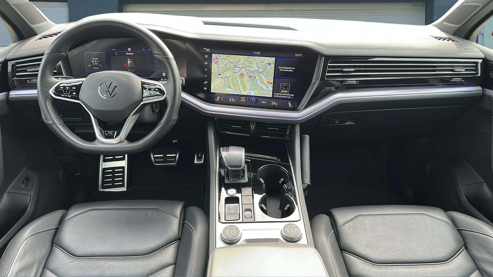 VW Touareg 3.0 TDI R Line Tiptronic Black Optik mit AHK & Luftfederung + Standheizung + Allradkenkung & Werksgarantie-image-9