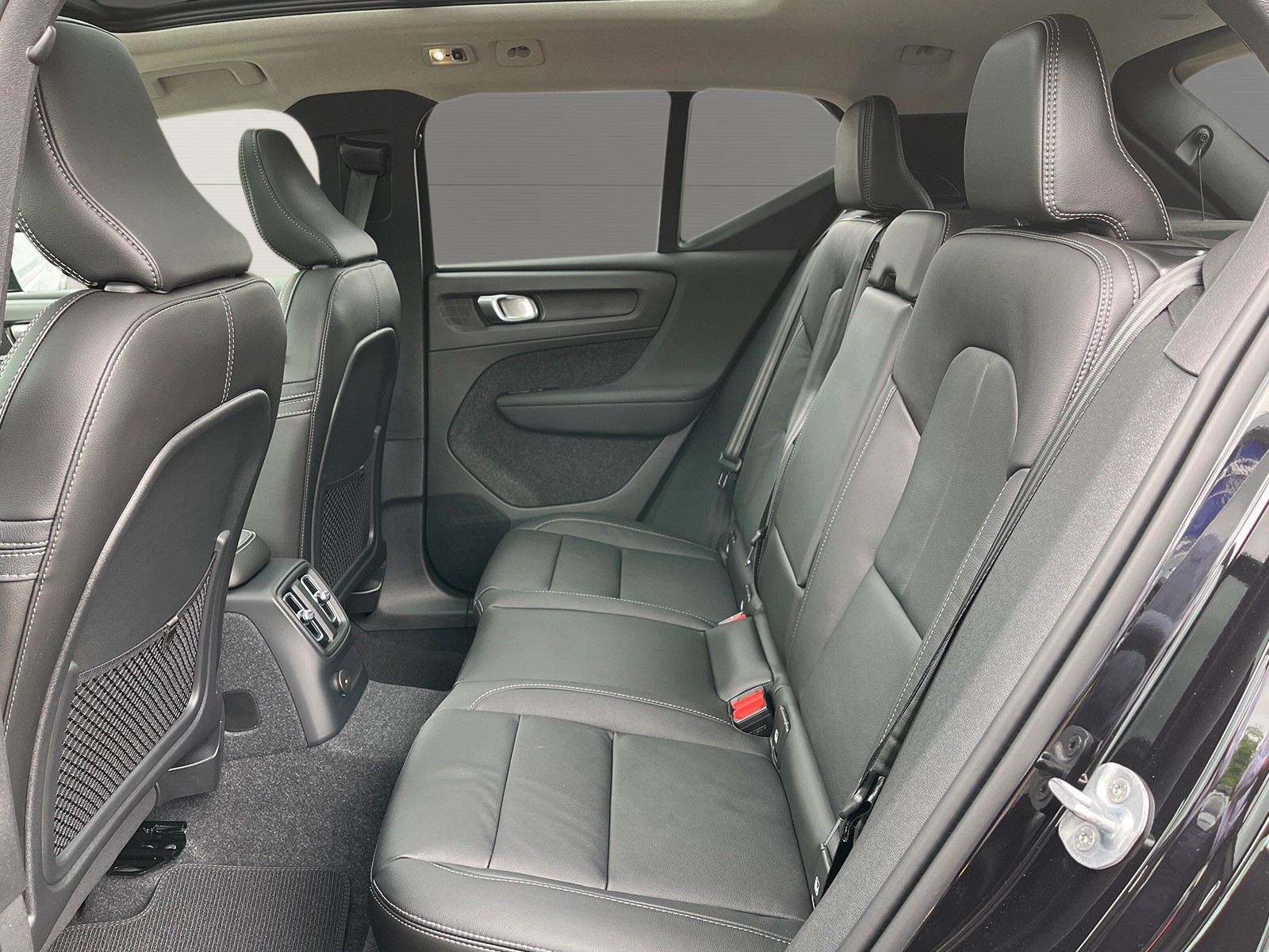 VOLVO XC40 1.5 T5 PiH Ultimate Dark-image-14