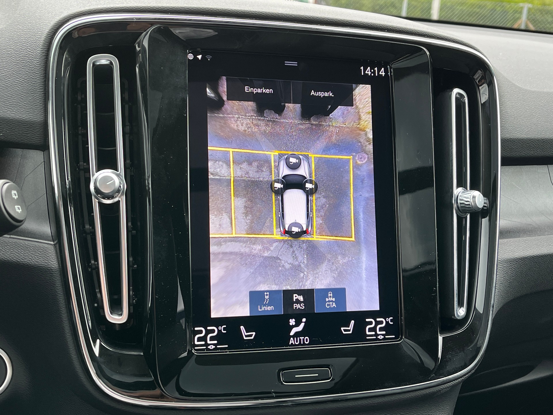 VOLVO XC40 1.5 T5 PiH Ultimate Dark-image-9