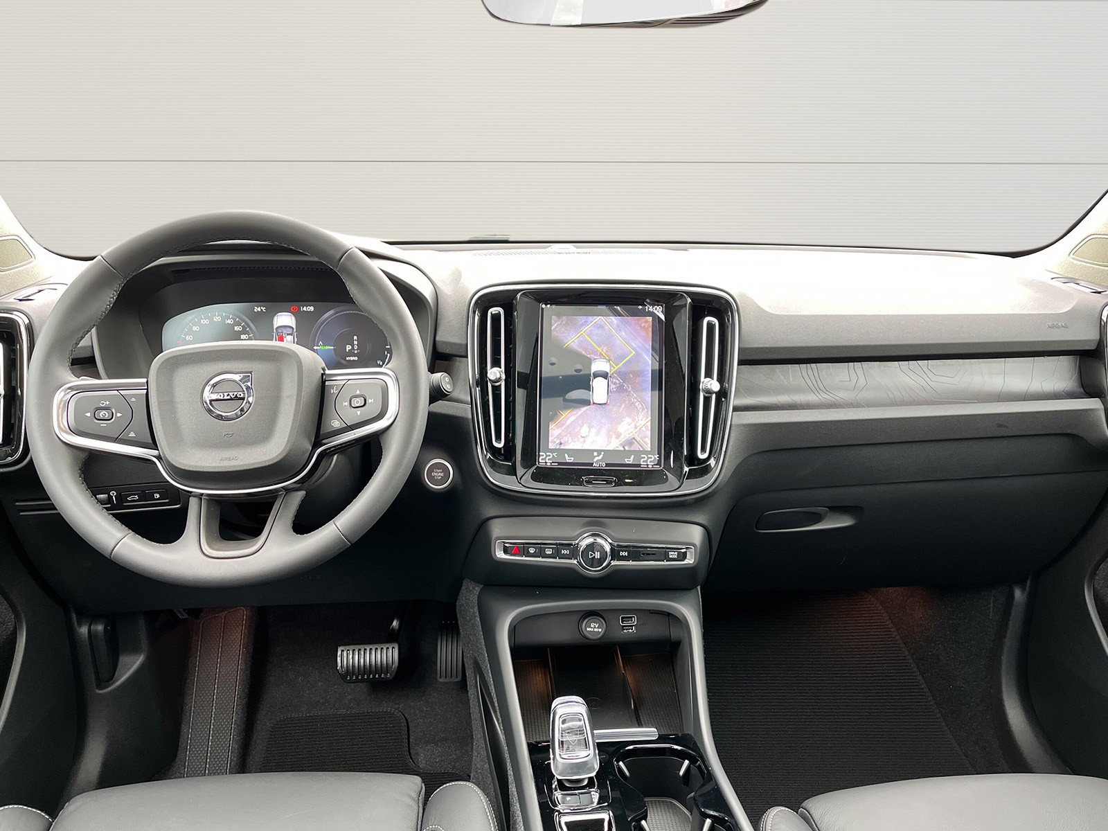 VOLVO XC40 1.5 T5 PiH Ultimate Dark-image-8