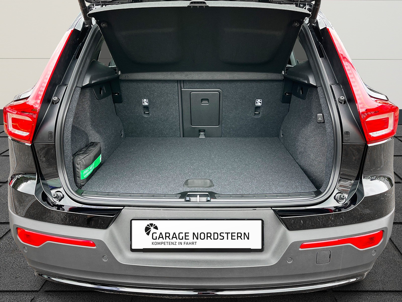 VOLVO XC40 1.5 T5 PiH Ultimate Dark-image-15