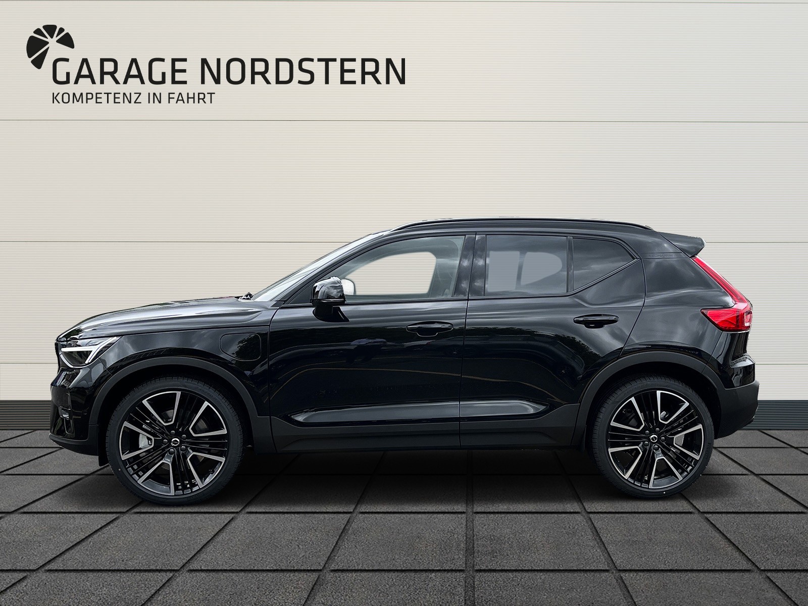 VOLVO XC40 1.5 T5 PiH Ultimate Dark-showroom-element-1