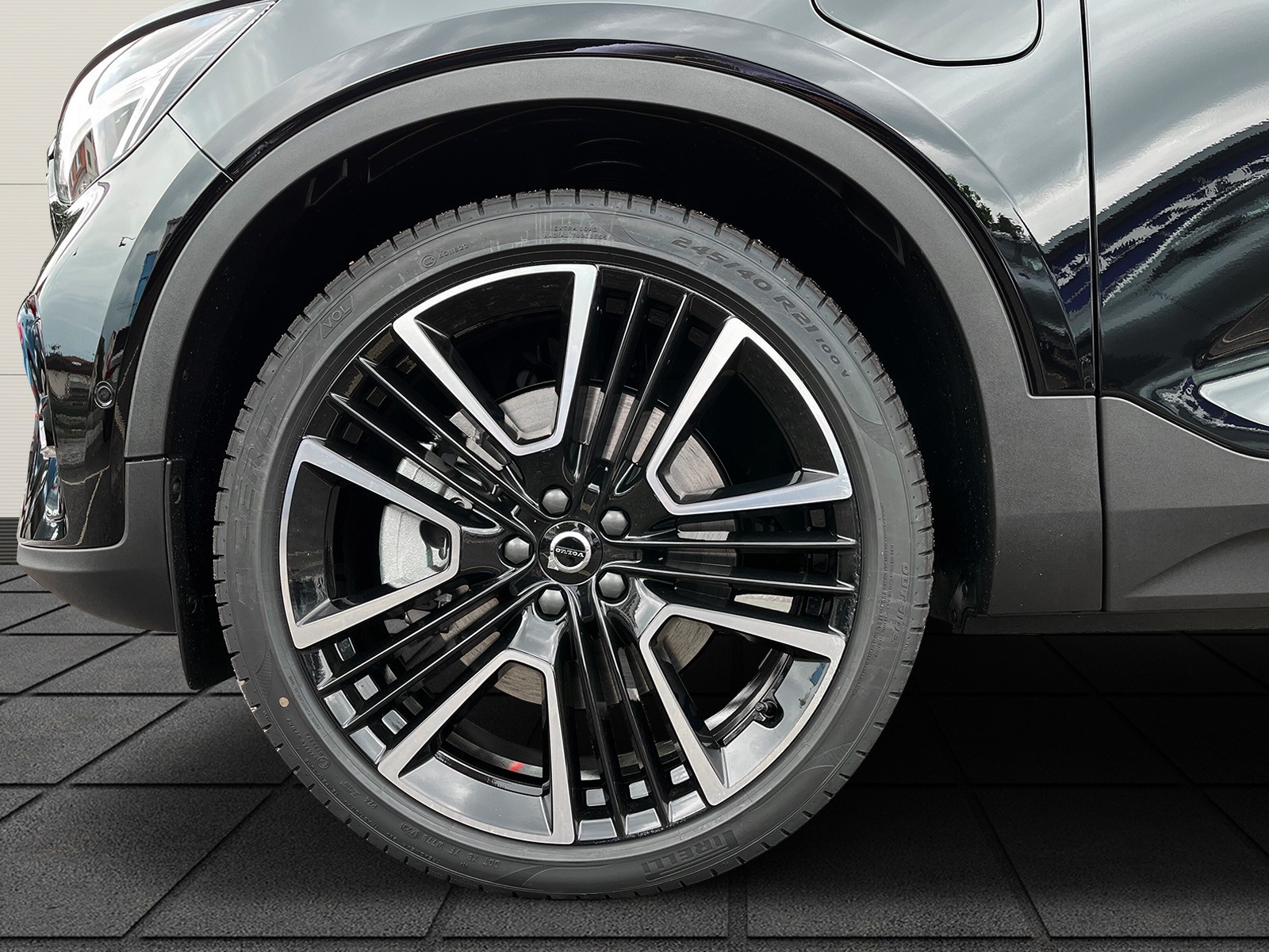 VOLVO XC40 1.5 T5 PiH Ultimate Dark-image-4
