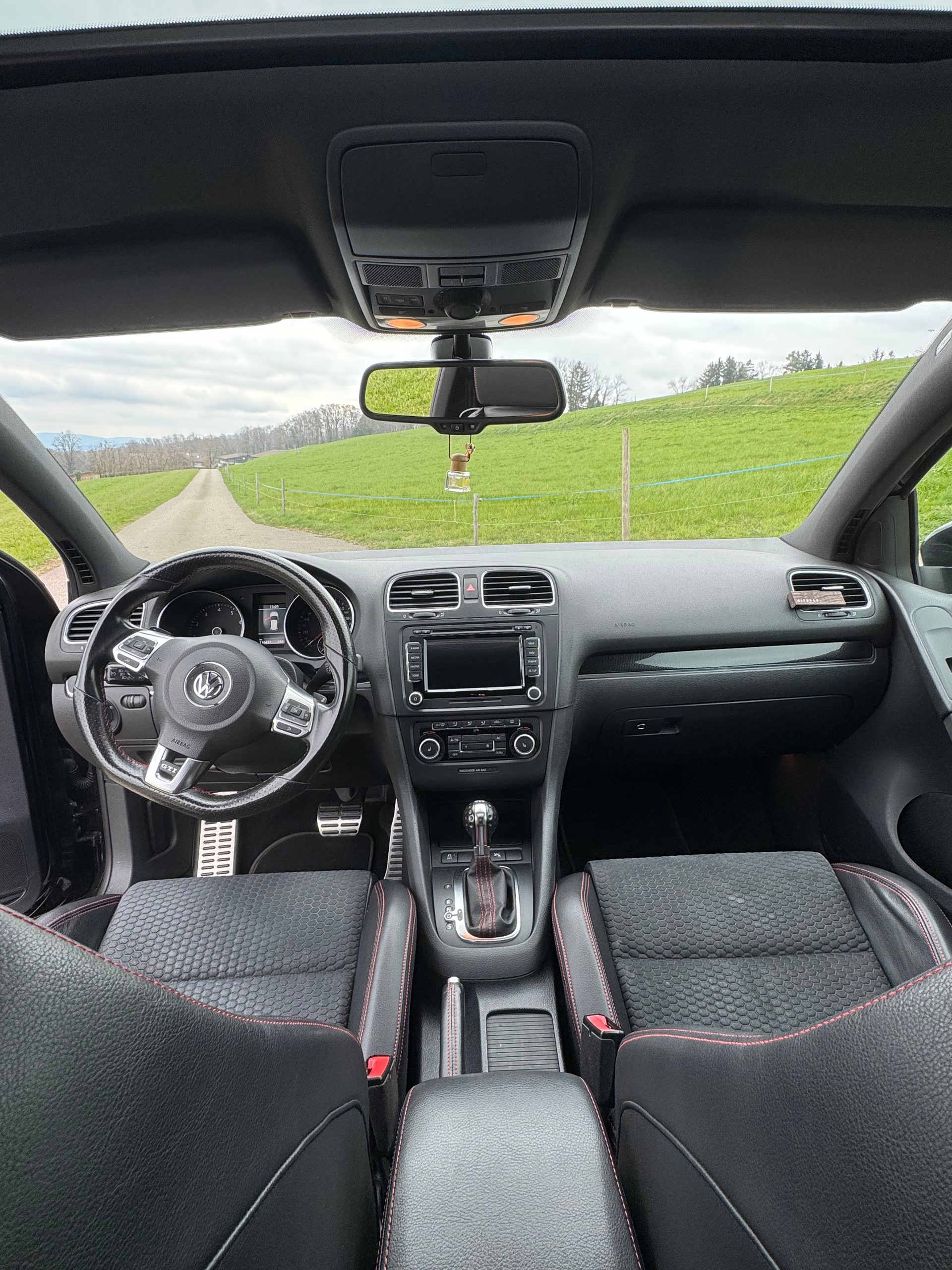 VW Golf 2.0 TSI GTI Edition 35 DSG-image-2