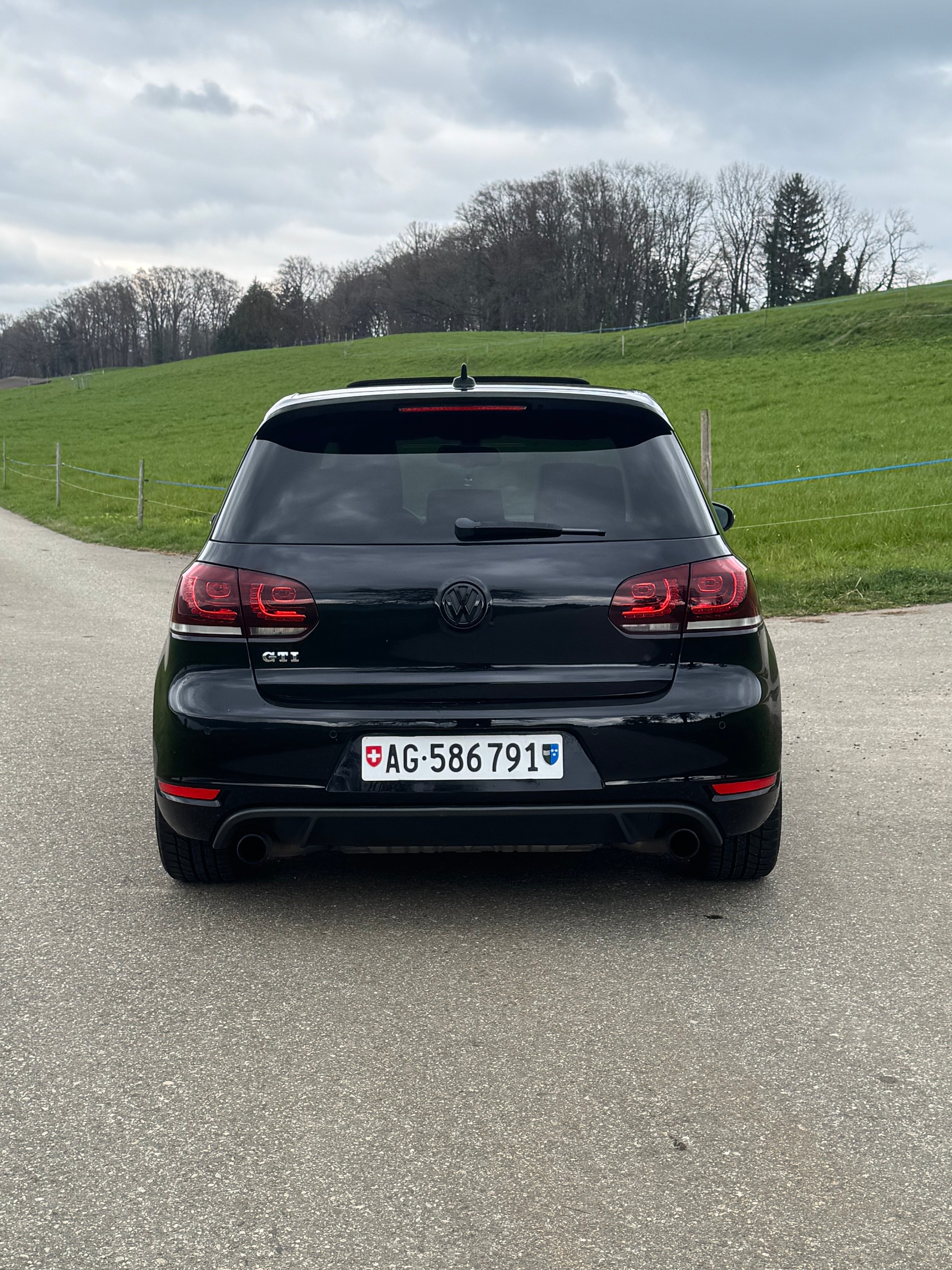 VW Golf 2.0 TSI GTI Edition 35 DSG-image-3
