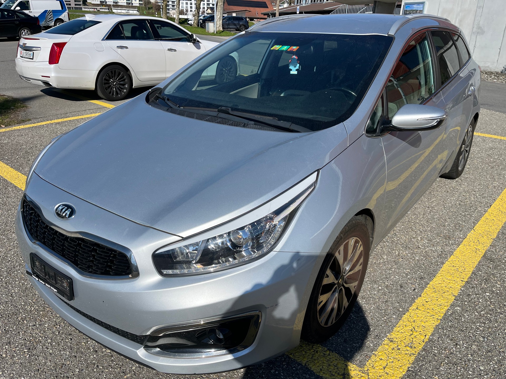 KIA Cee'd Sportswagon 1.0 T-GDi Swiss Champion-image-1