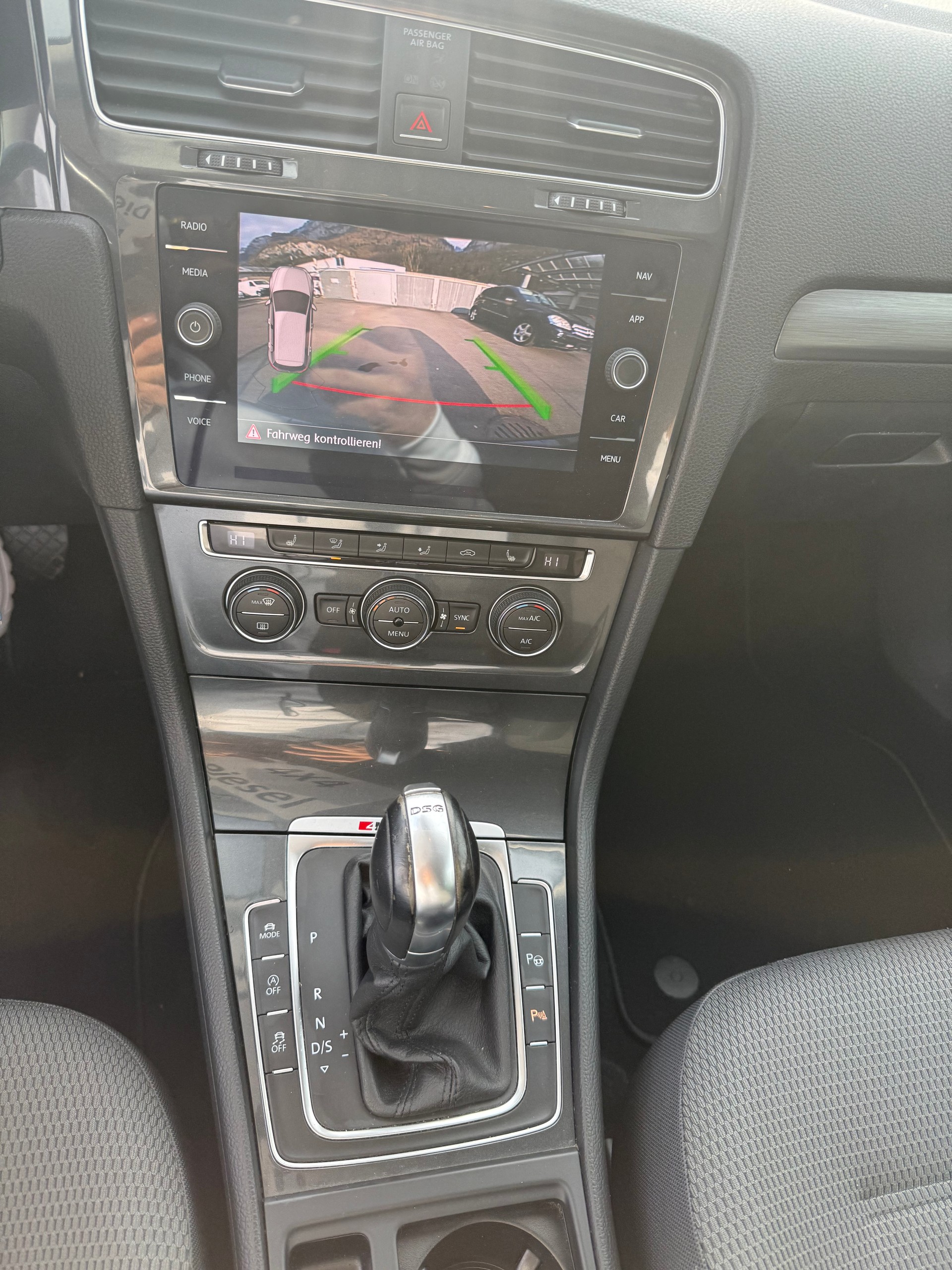VW Golf 2.0 TDI Highline 4Motion DSG-image-9