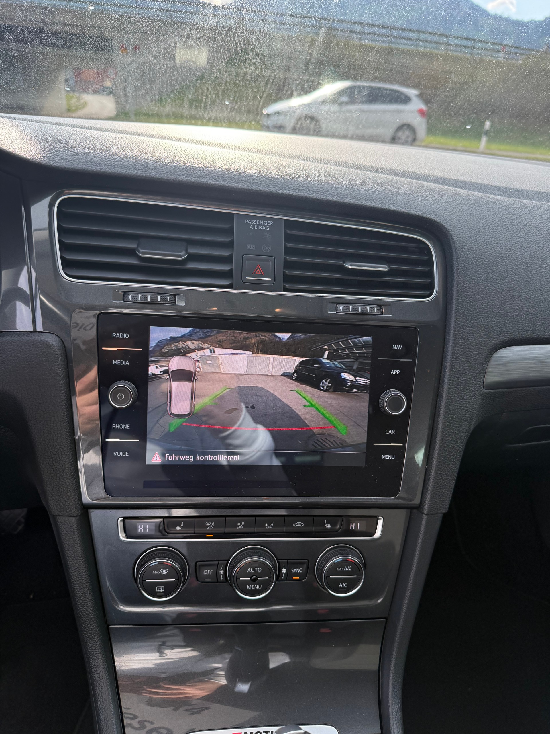 VW Golf 2.0 TDI Highline 4Motion DSG-image-10