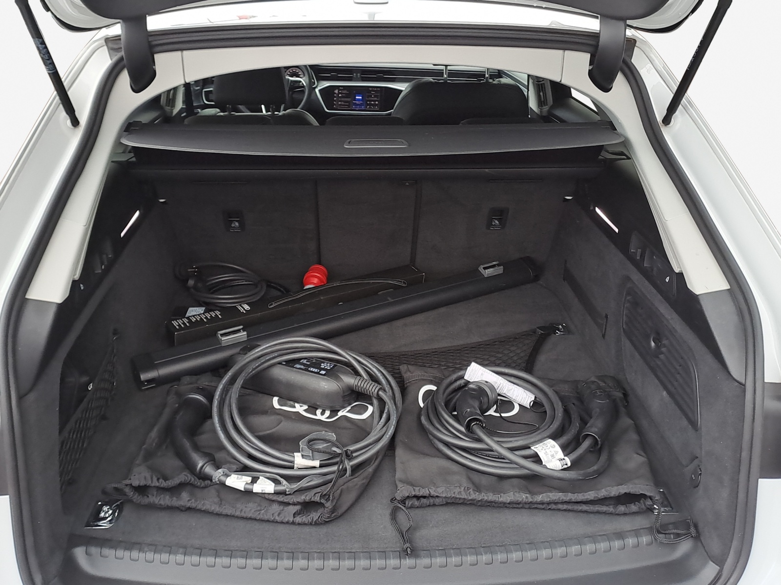 AUDI A6 Avant 55 TFSIe S line quattro S-tronic-image-13