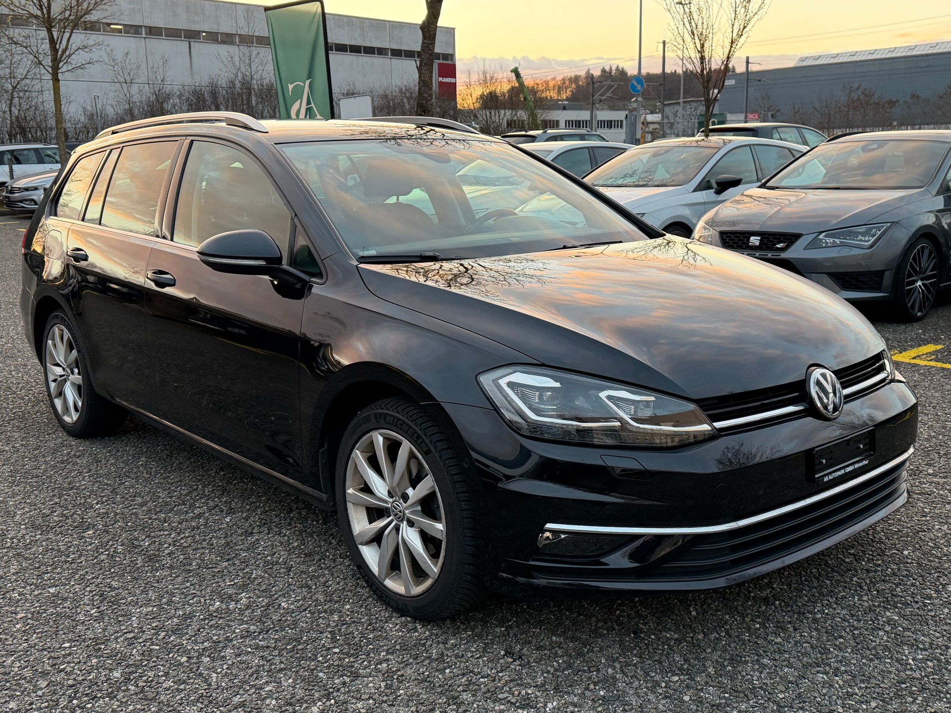 VW Golf Variant 2.0 TDI Highline 4Motion DSG-image-2