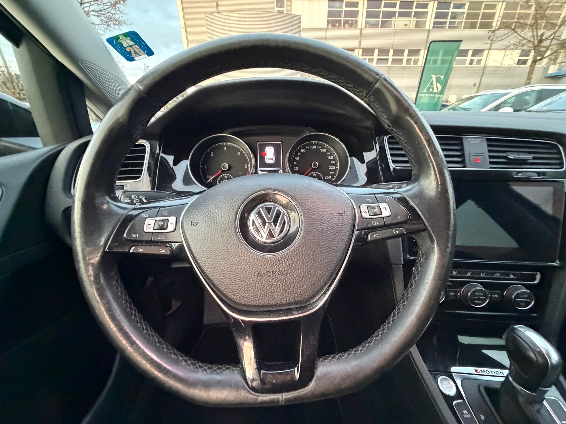 VW Golf Variant 2.0 TDI Highline 4Motion DSG-image-11