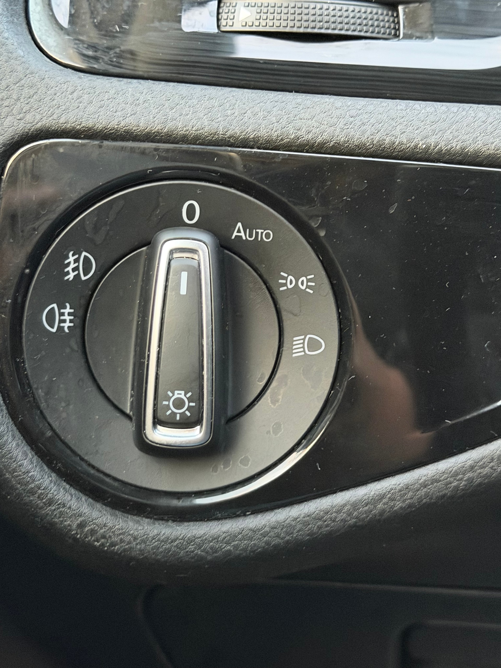 VW Golf Variant 2.0 TDI Highline 4Motion DSG-image-13