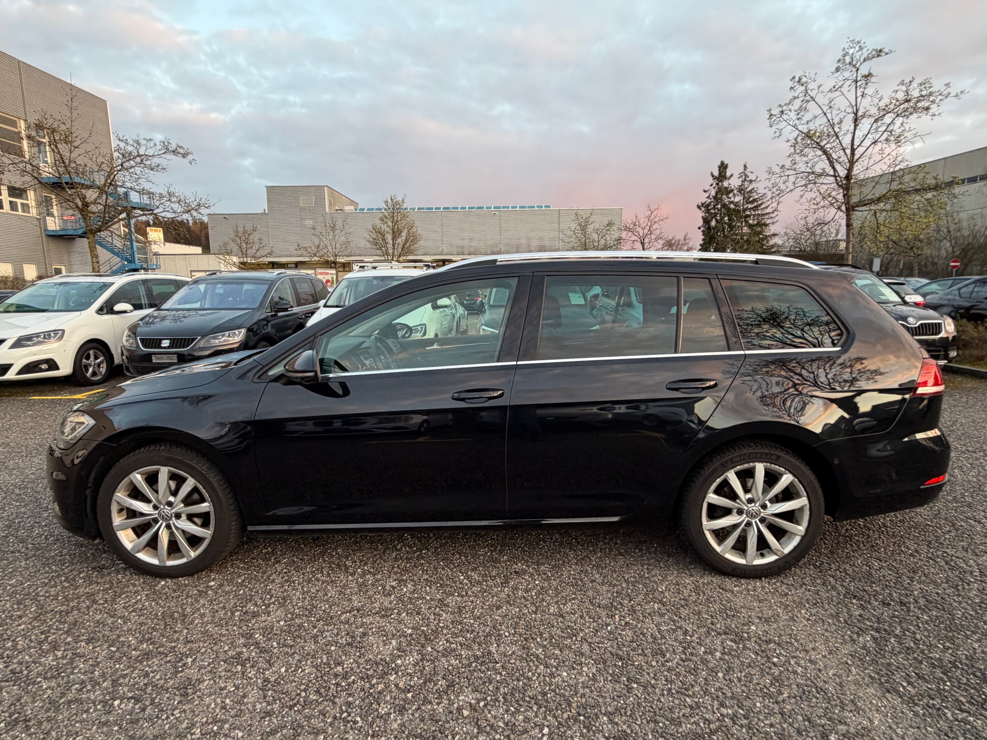 VW Golf Variant 2.0 TDI Highline 4Motion DSG-image-7