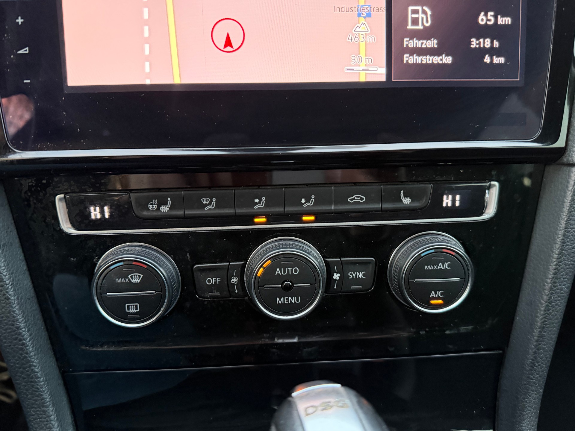 VW Golf Variant 2.0 TDI Highline 4Motion DSG-image-19