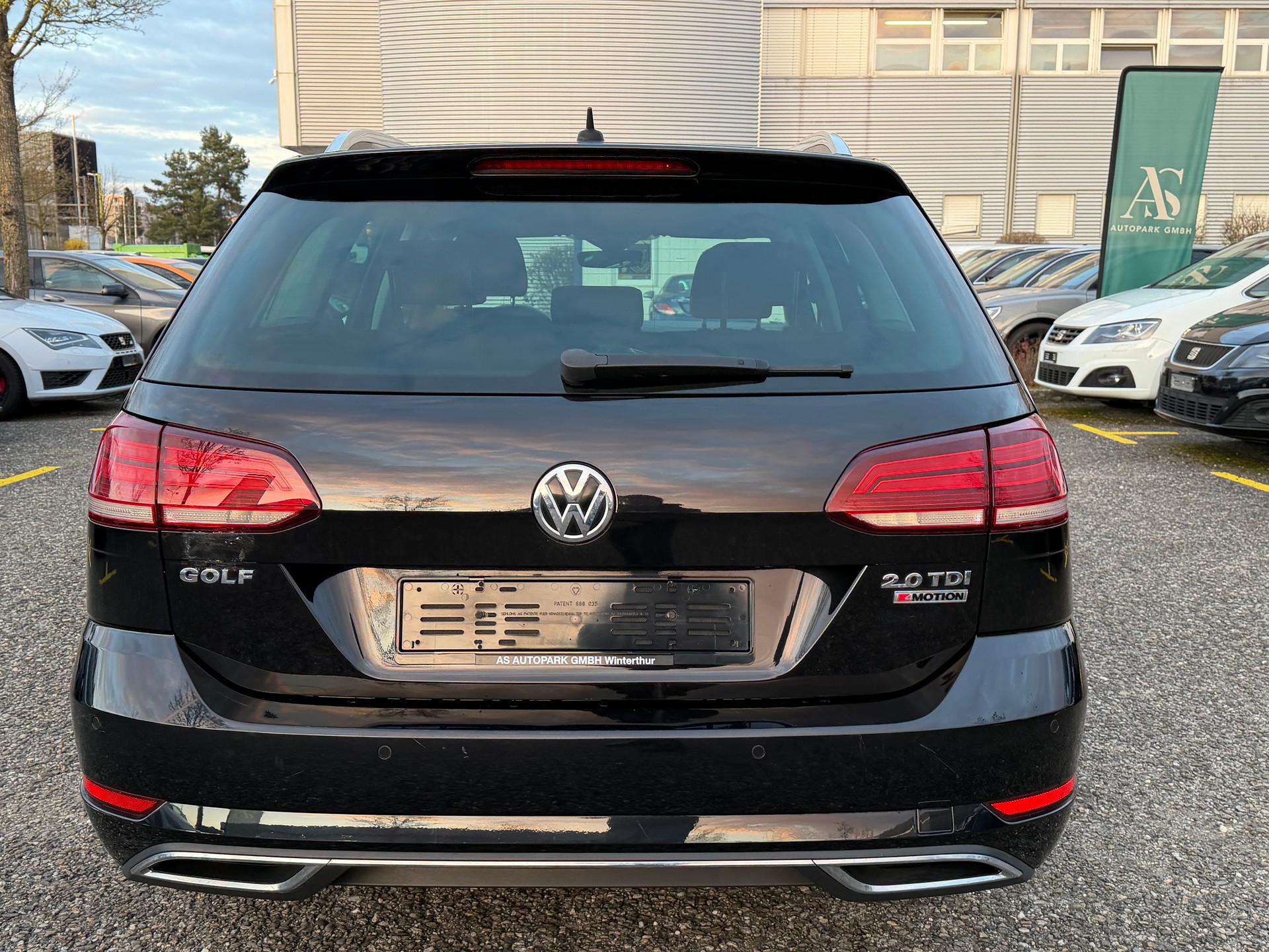 VW Golf Variant 2.0 TDI Highline 4Motion DSG-image-5