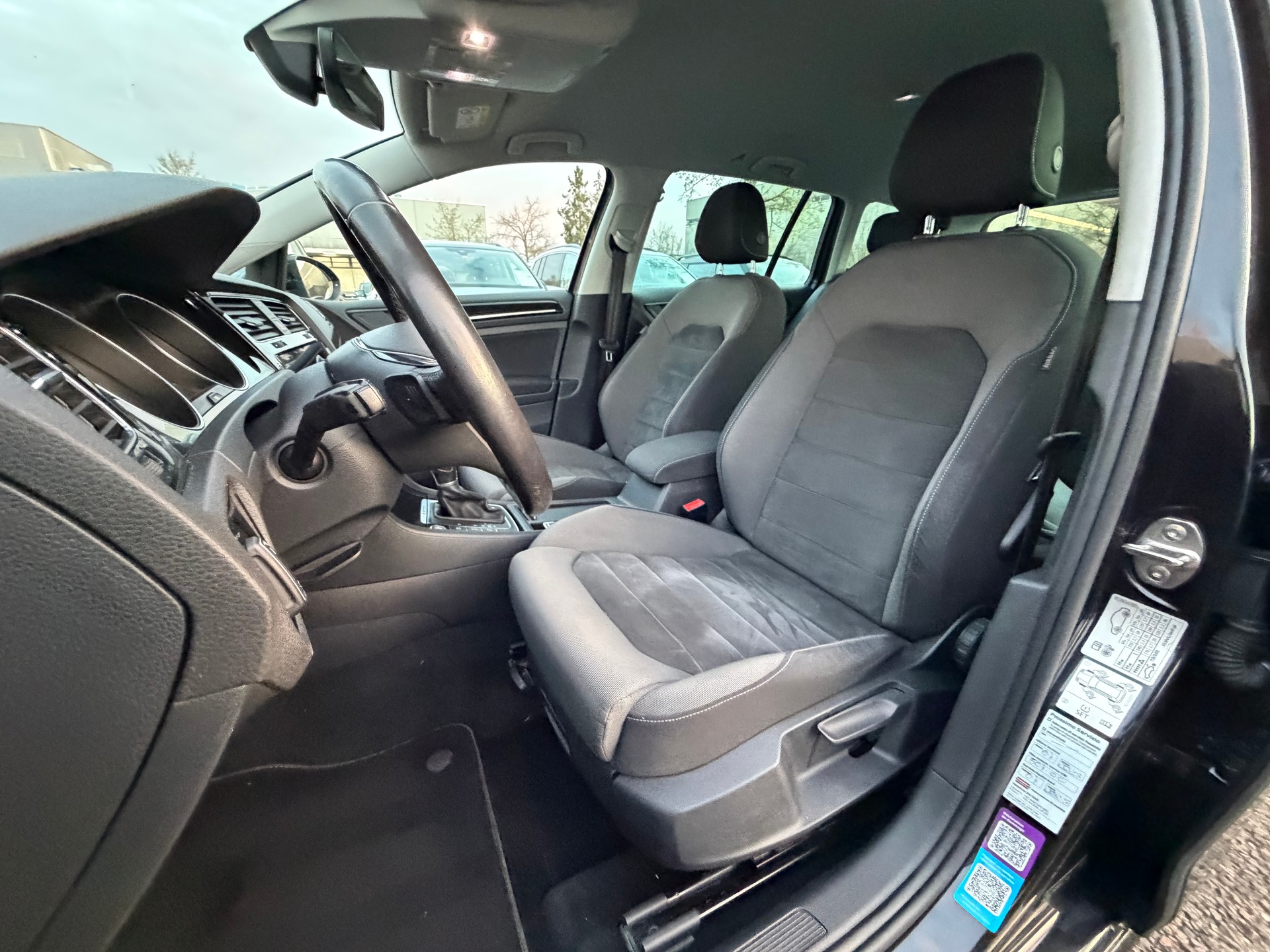 VW Golf Variant 2.0 TDI Highline 4Motion DSG-image-8