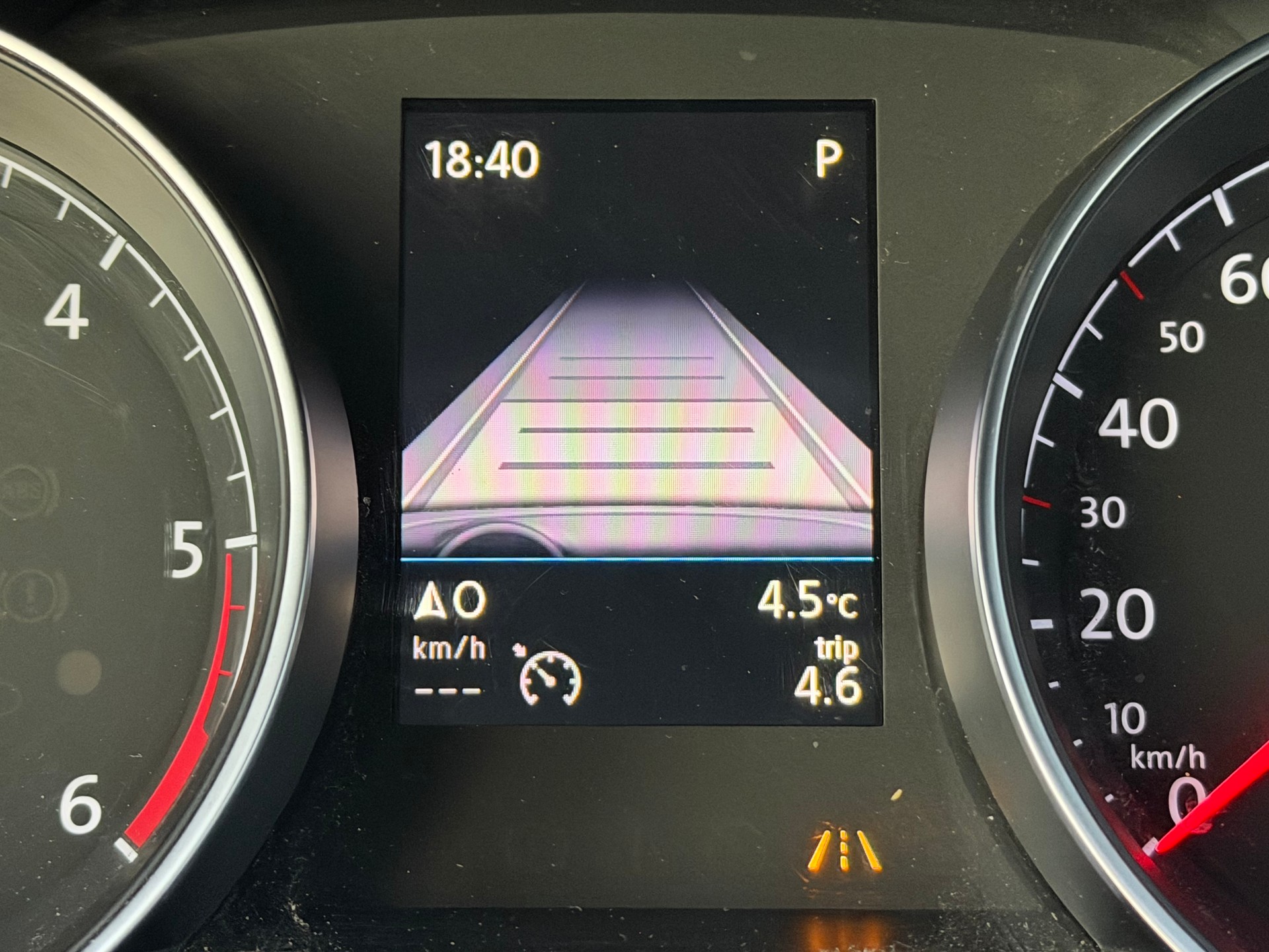 VW Golf Variant 2.0 TDI Highline 4Motion DSG-image-17