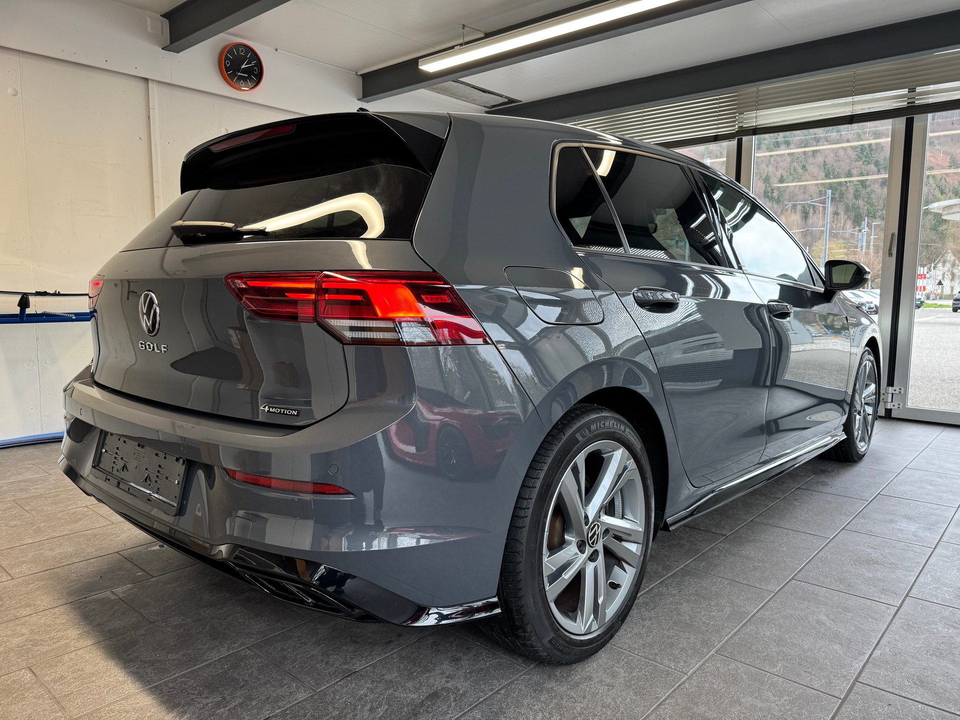 VW Golf 2.0 TSI R-Line DSG 4 Motion-image-7