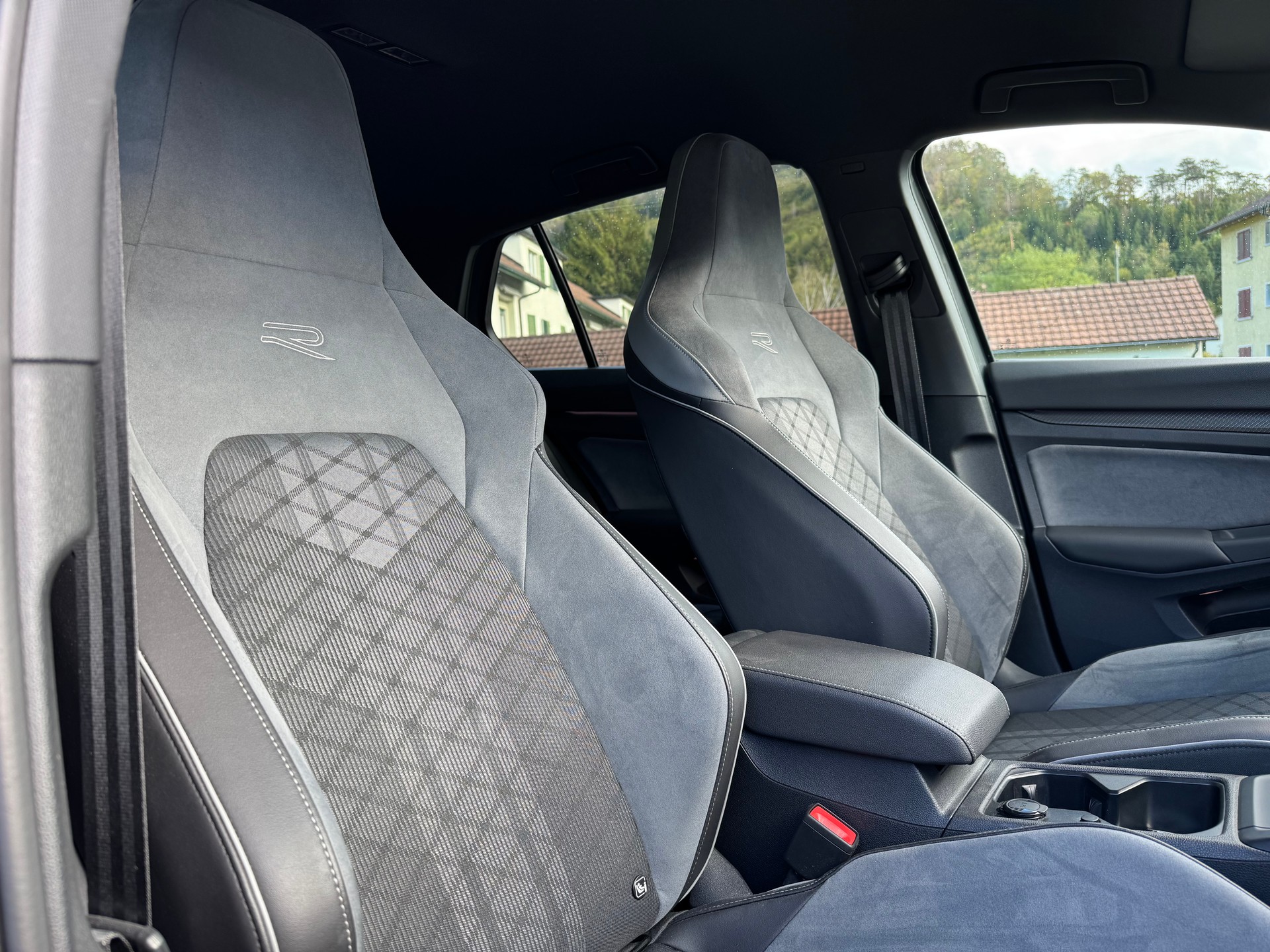 VW Golf 2.0 TSI R-Line DSG 4 Motion-image-13