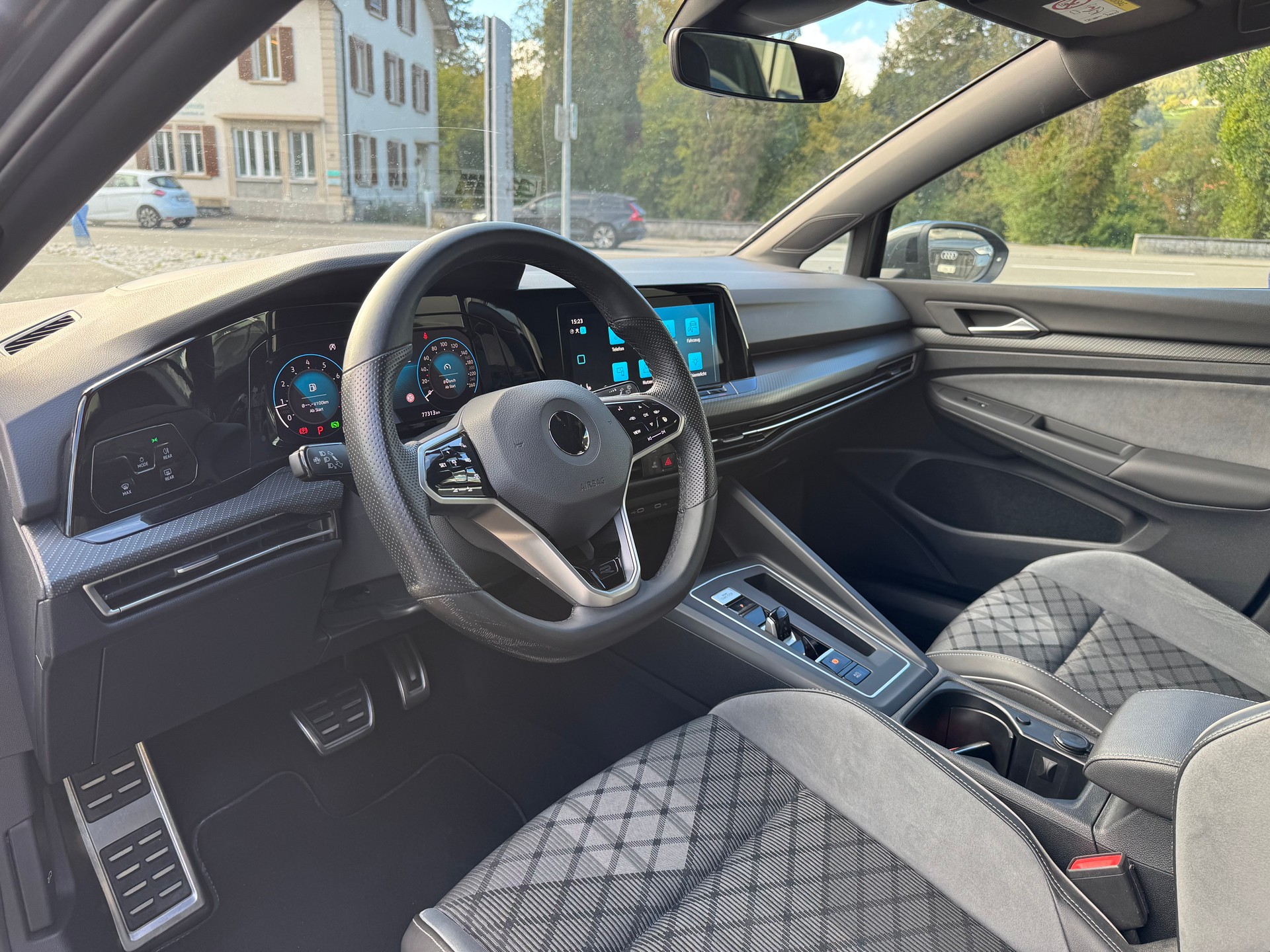 VW Golf 2.0 TSI R-Line DSG 4 Motion-image-11