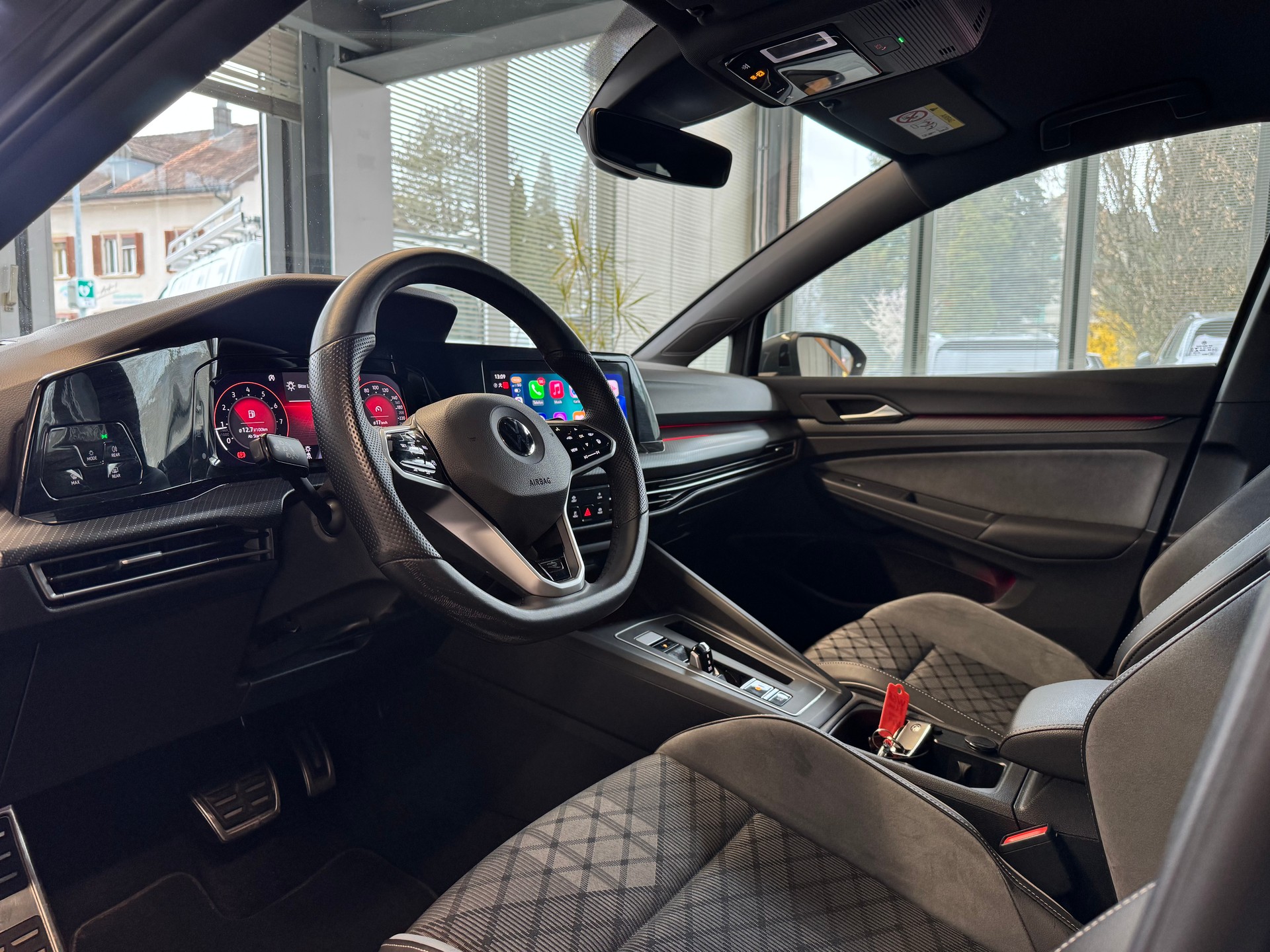 VW Golf 2.0 TSI R-Line DSG 4 Motion-image-10