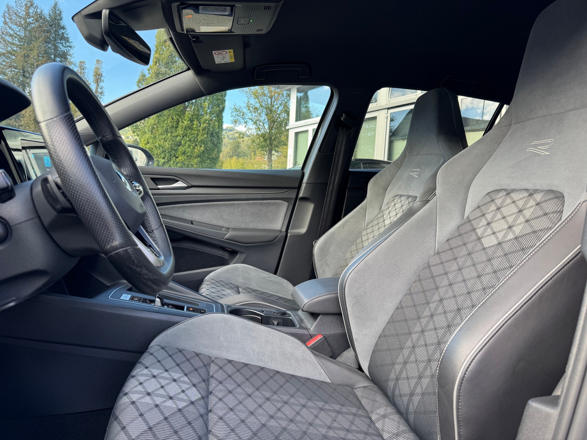 VW Golf 2.0 TSI R-Line DSG 4 Motion-image-12