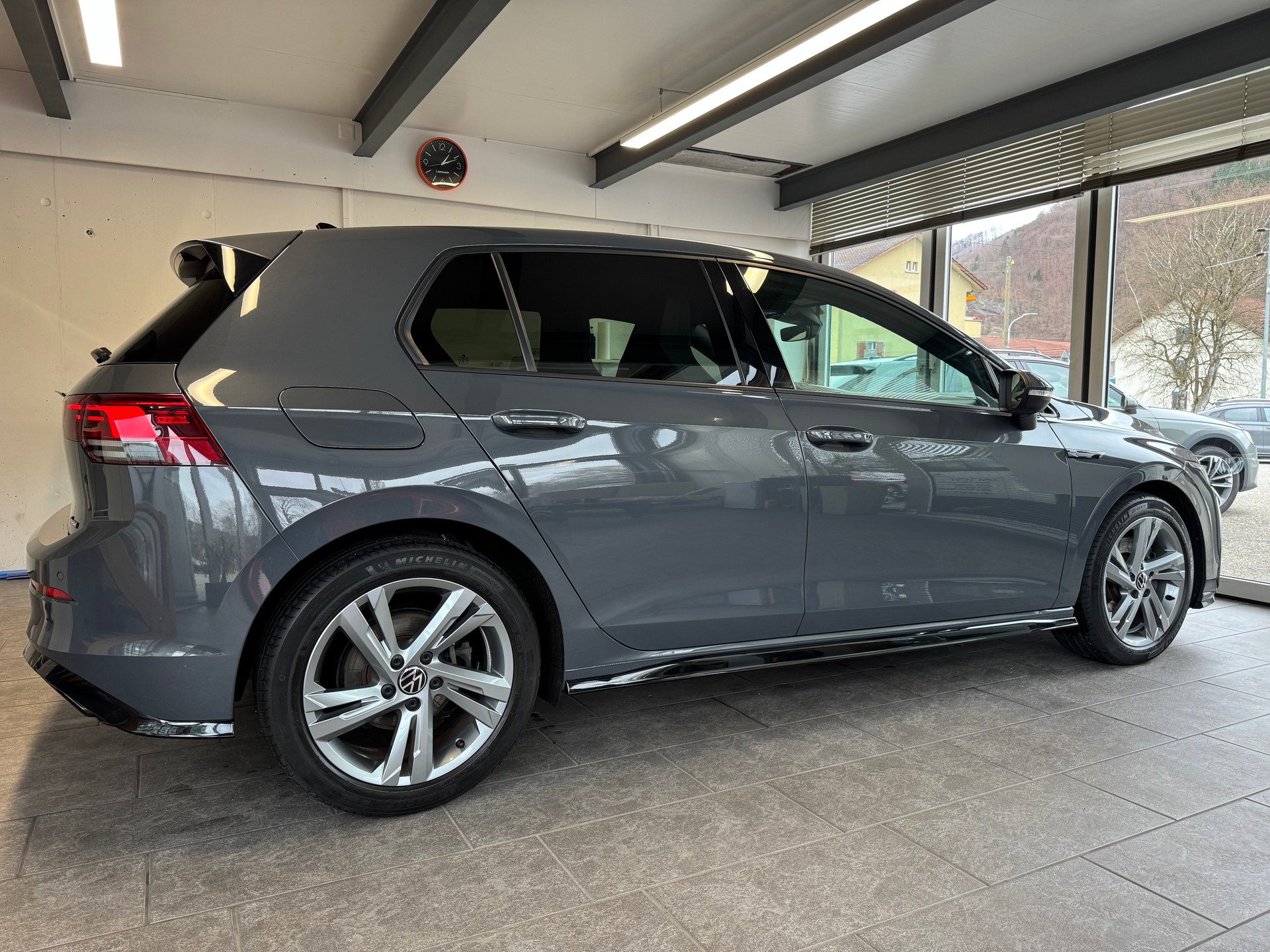 VW Golf 2.0 TSI R-Line DSG 4 Motion-image-8