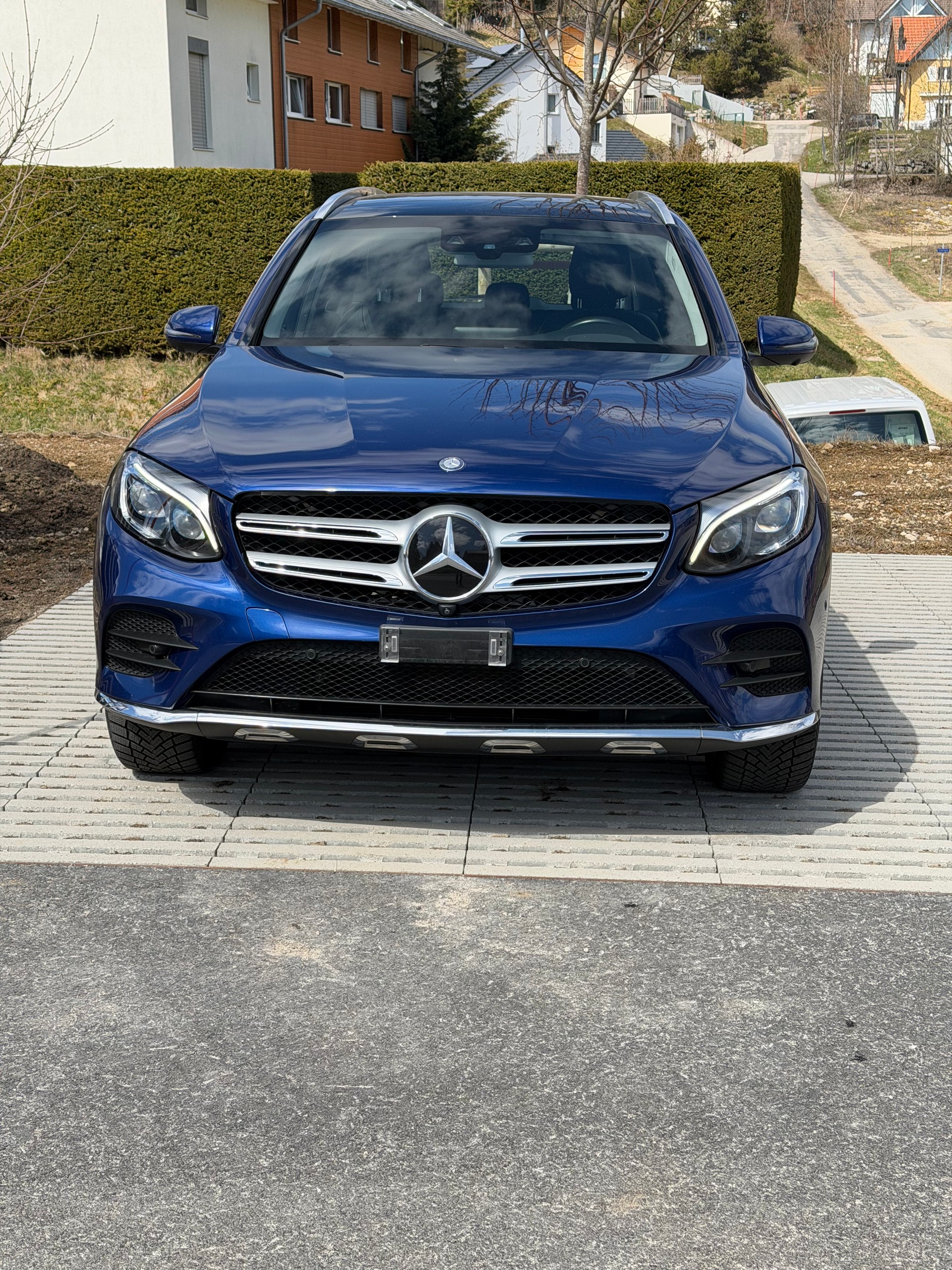MERCEDES-BENZ GLC 350 e AMG Line 4Matic 7G-Tronic-image-1