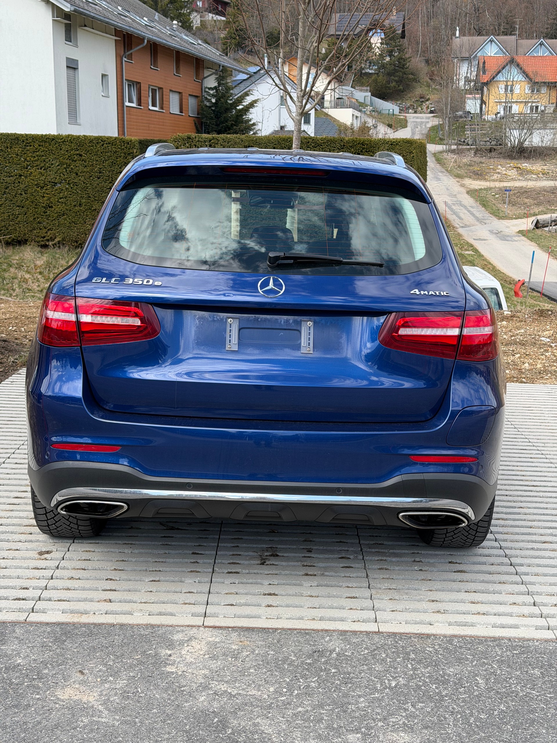 MERCEDES-BENZ GLC 350 e AMG Line 4Matic 7G-Tronic-image-9