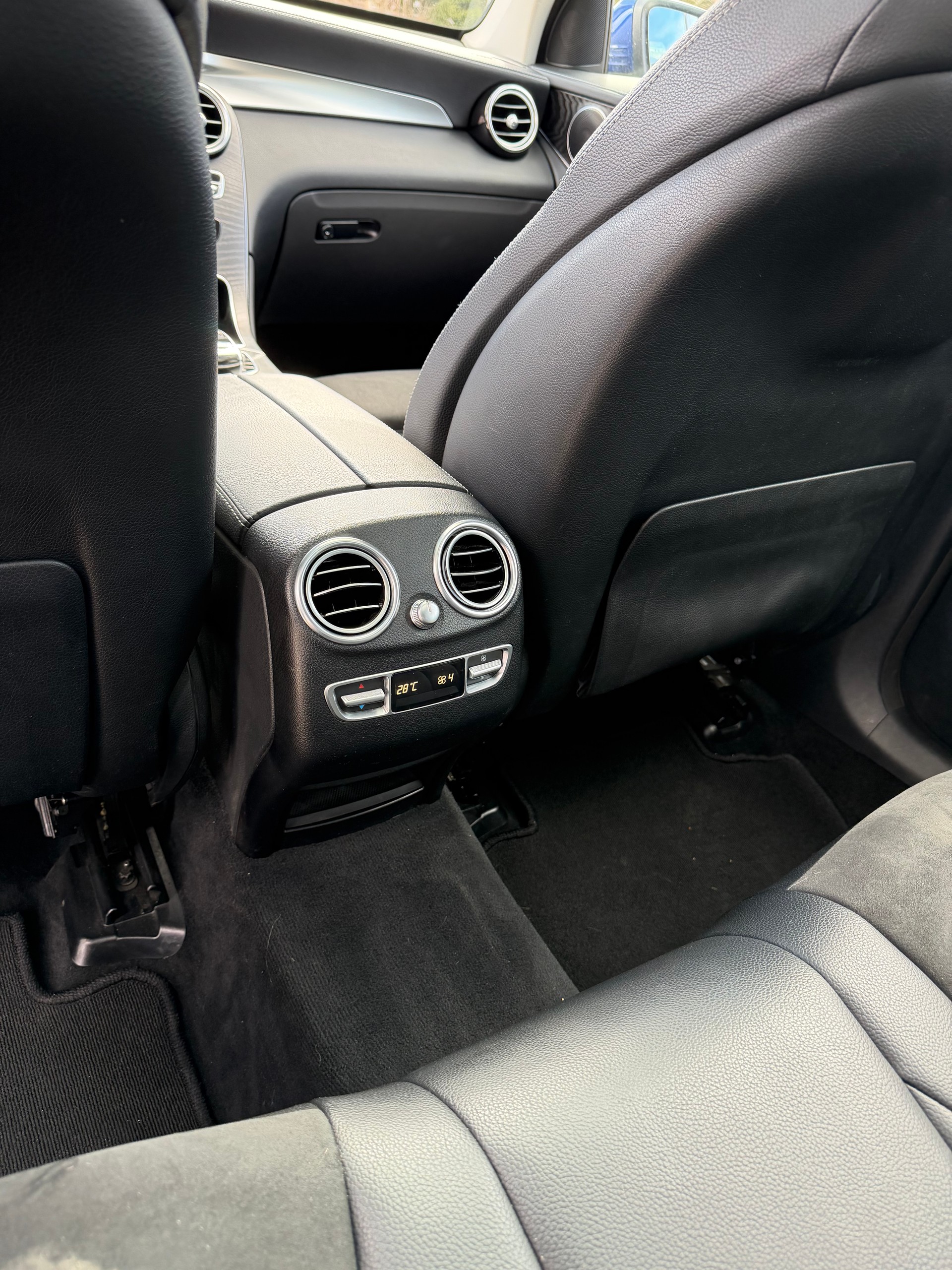 MERCEDES-BENZ GLC 350 e AMG Line 4Matic 7G-Tronic-image-5