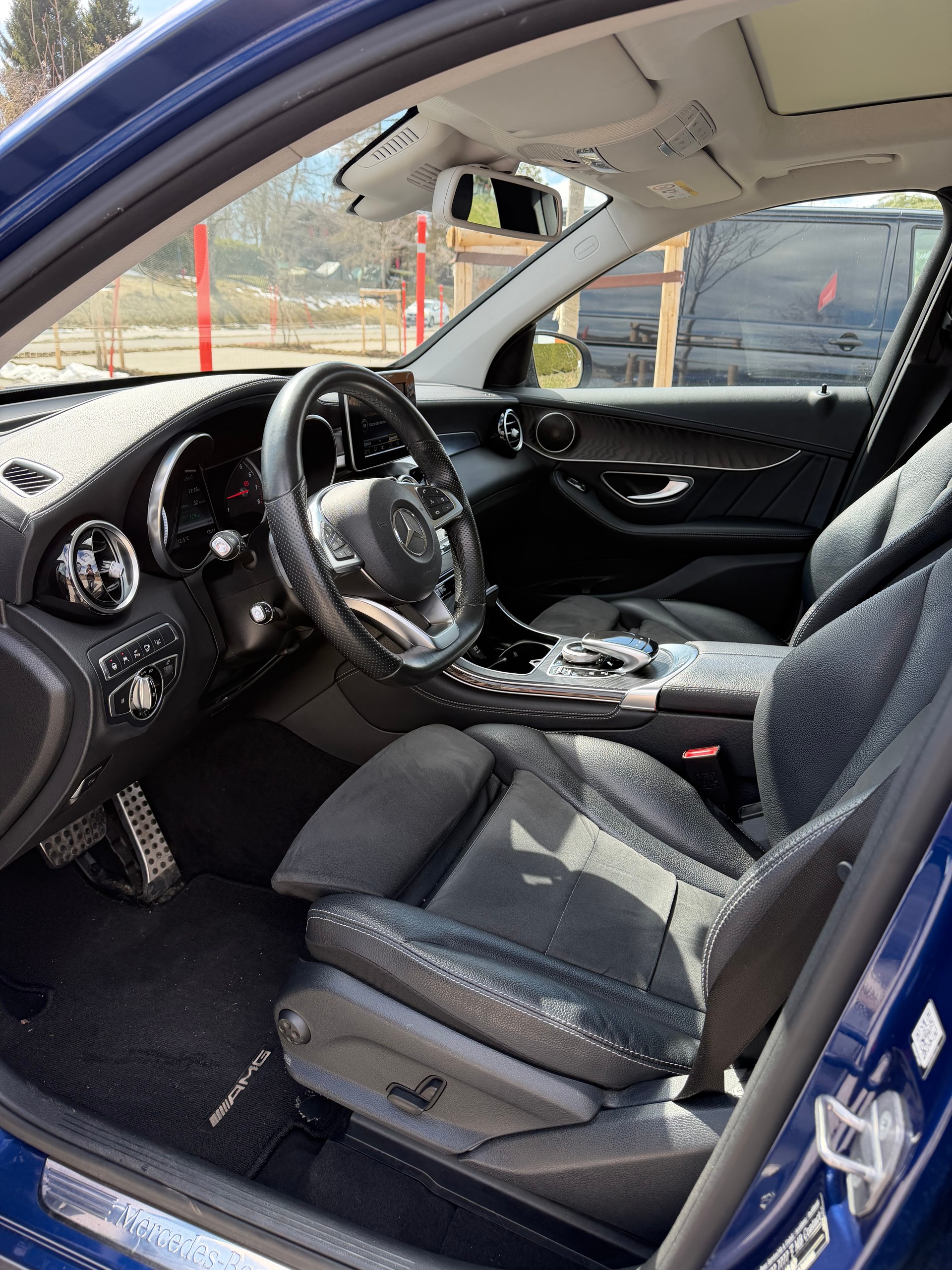 MERCEDES-BENZ GLC 350 e AMG Line 4Matic 7G-Tronic-image-3