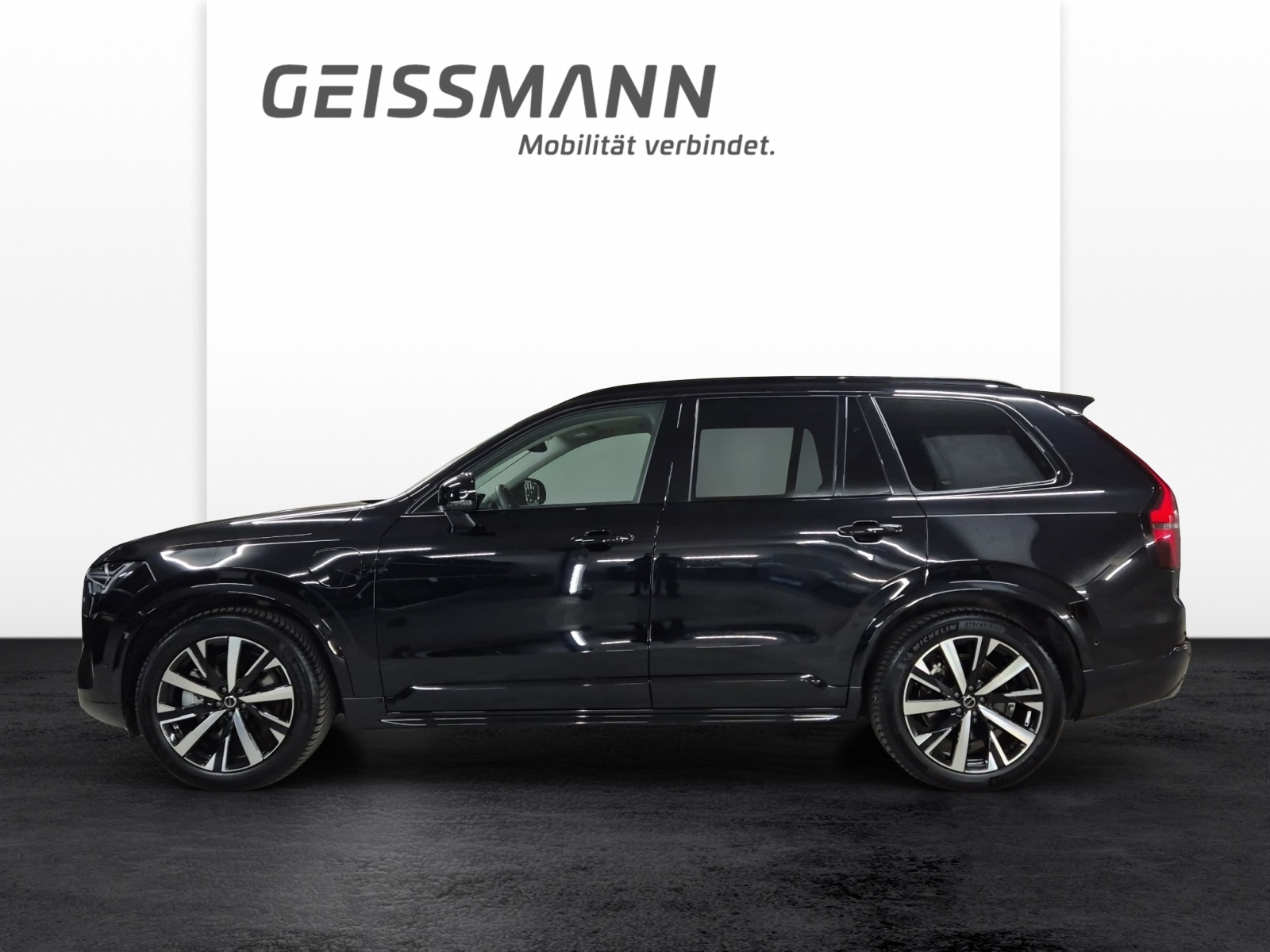 VOLVO XC90 2.0 T8 TE Plus Dark eAWD-showroom-element-2
