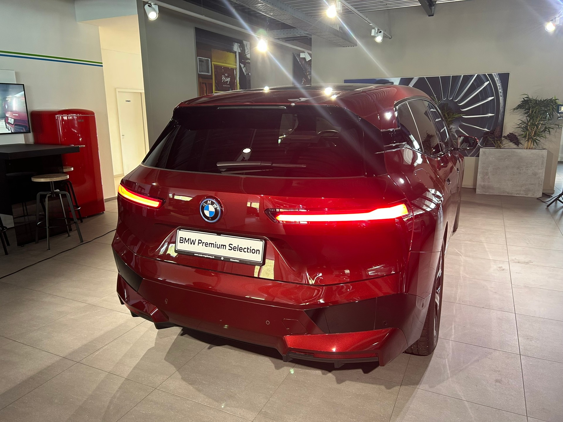 BMW iX xDrive40-image-12