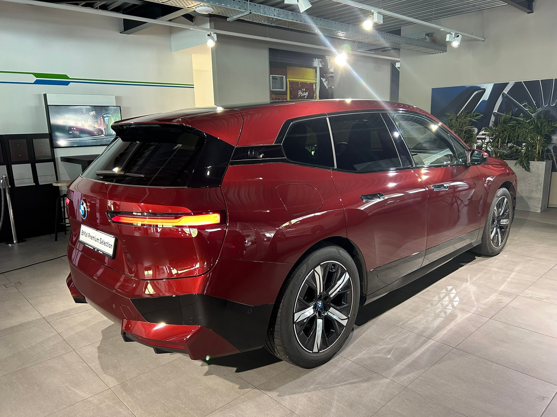BMW iX xDrive40-image-14