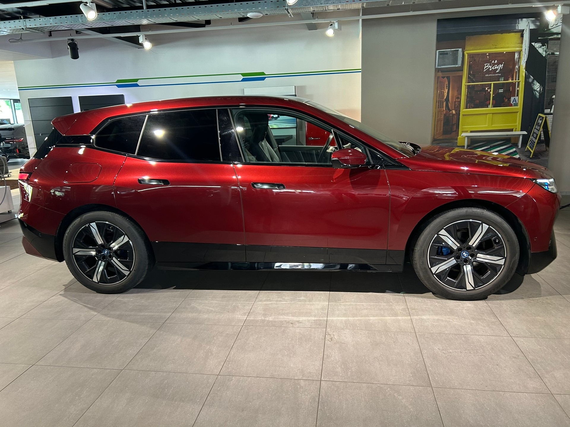 BMW iX xDrive40-image-15