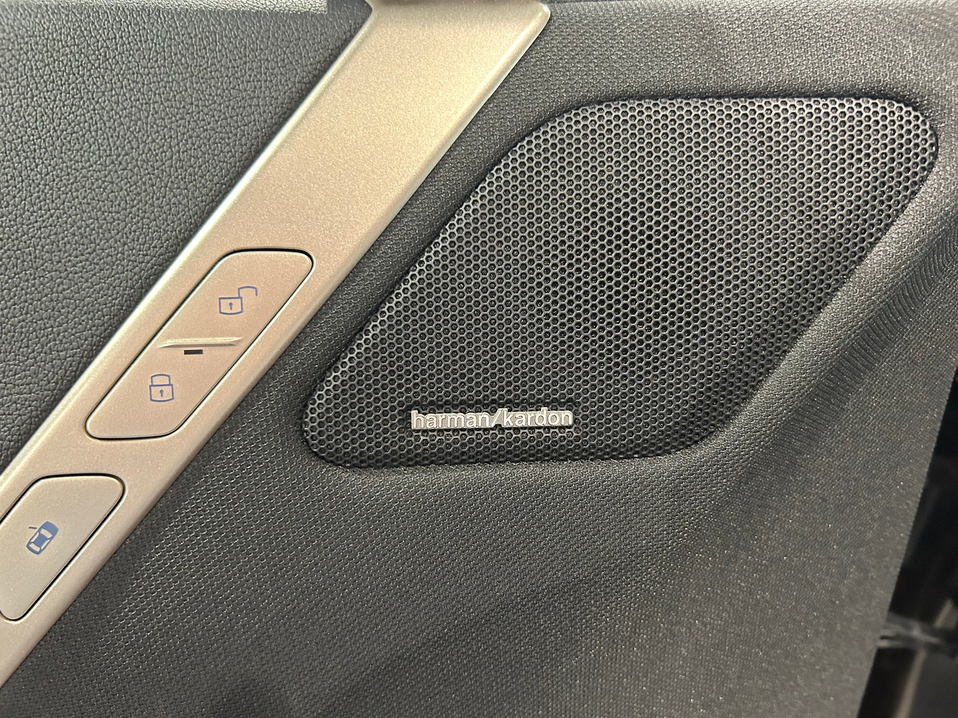 BMW iX xDrive40-image-26