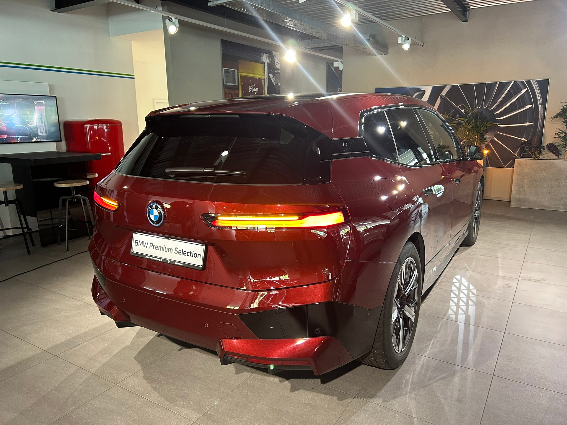 BMW iX xDrive40-image-13