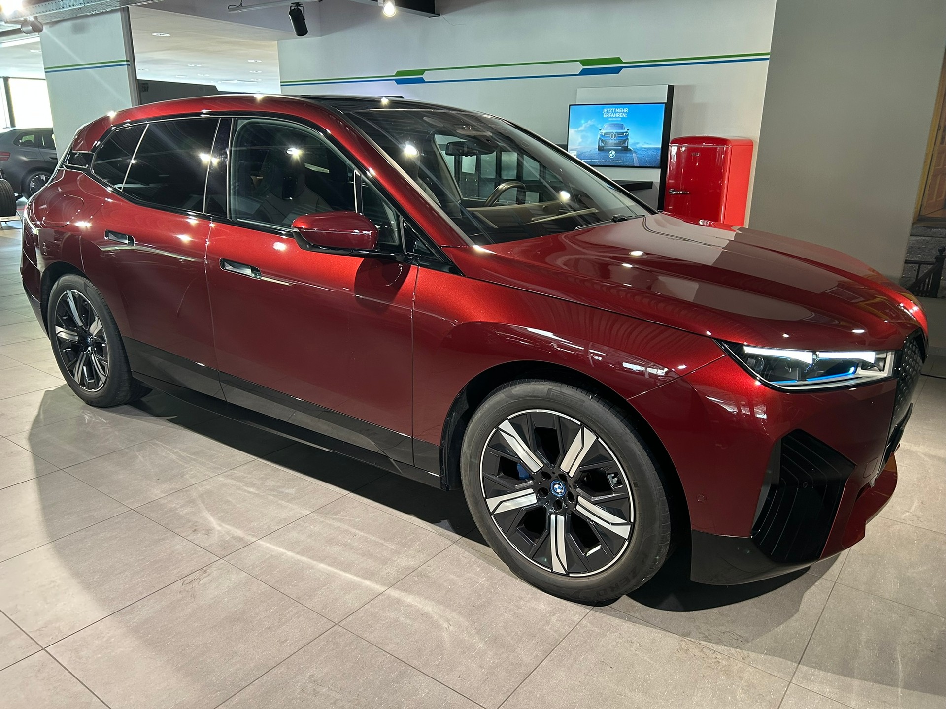 BMW iX xDrive40-image-2