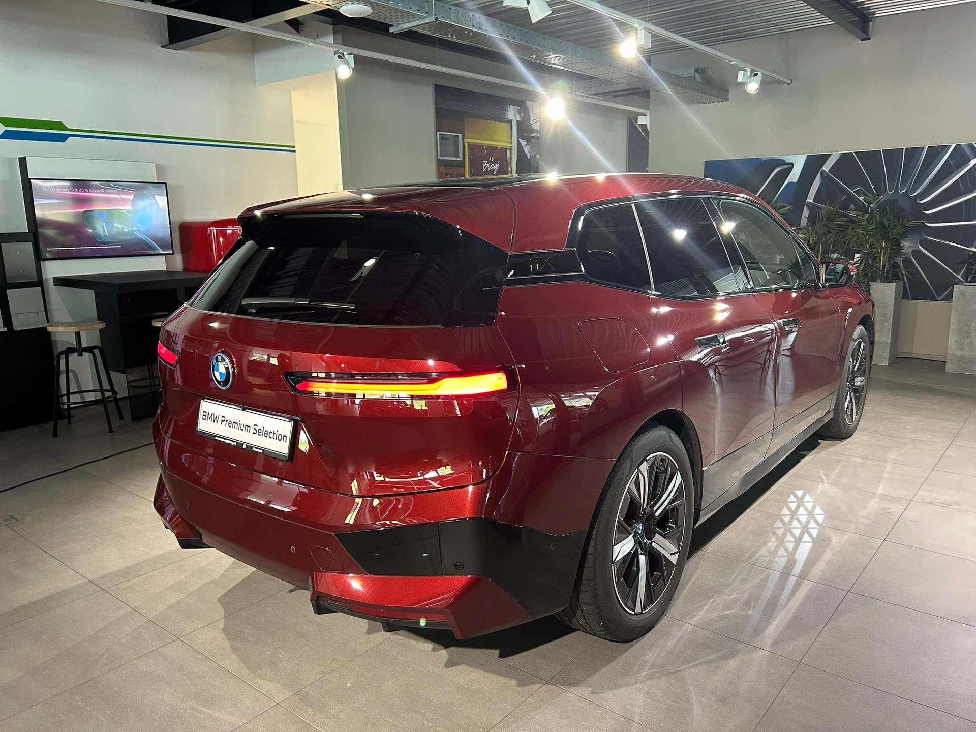 BMW iX xDrive40-image-11