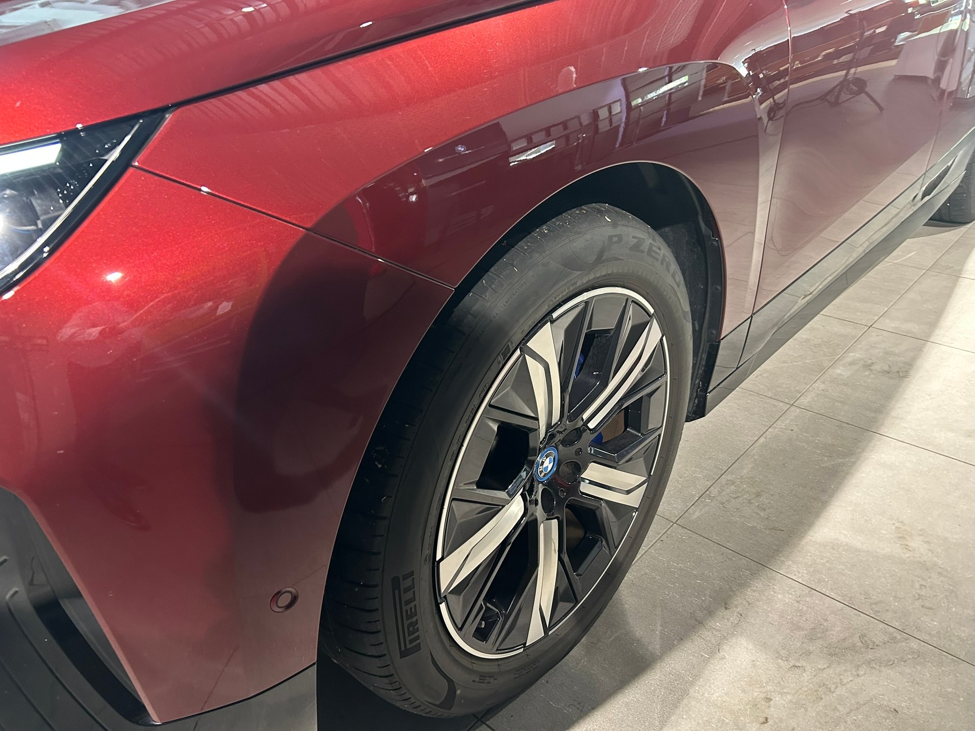BMW iX xDrive40-image-18